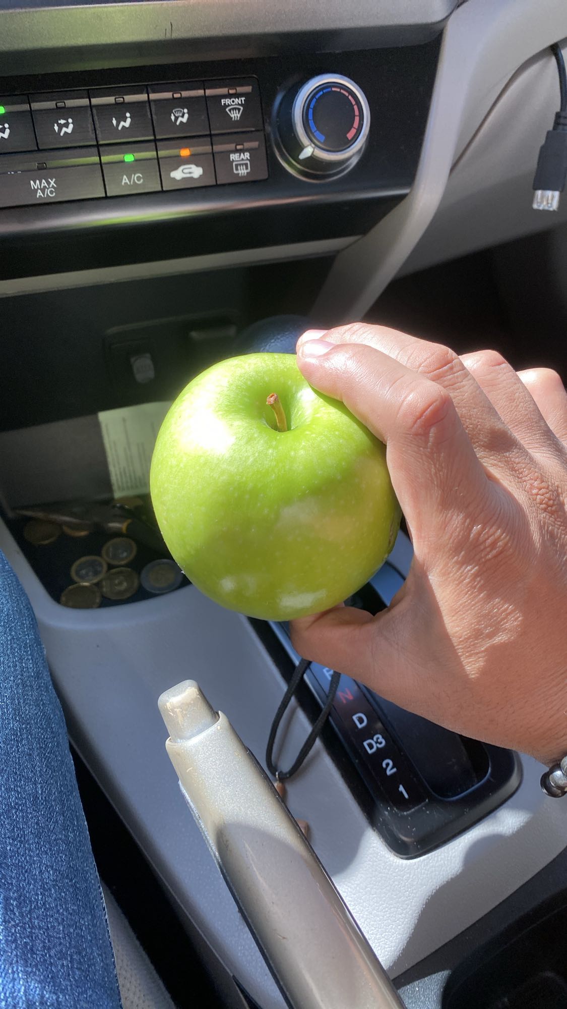 Manzana verde entera