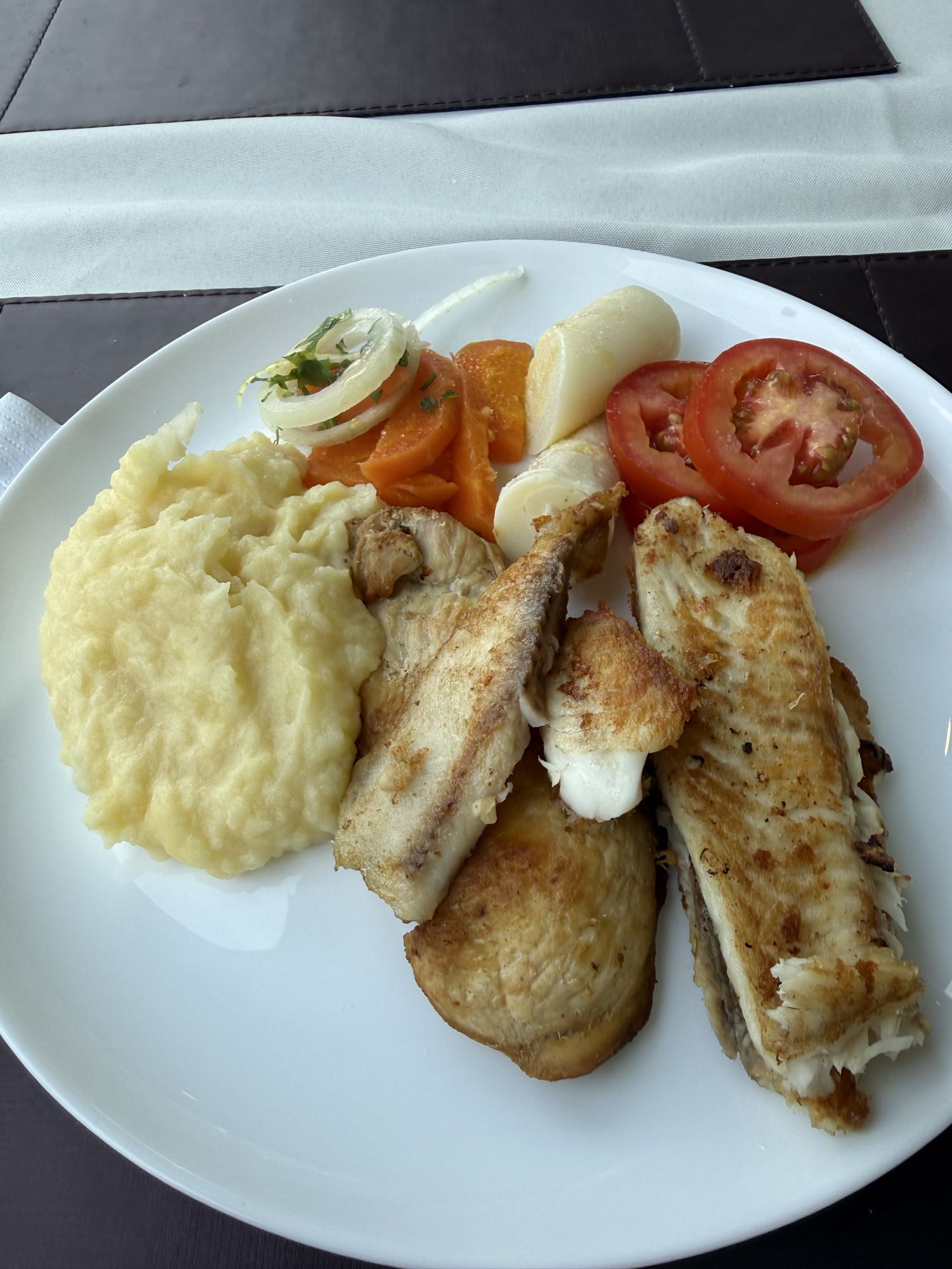 Peixe grelhado com purê