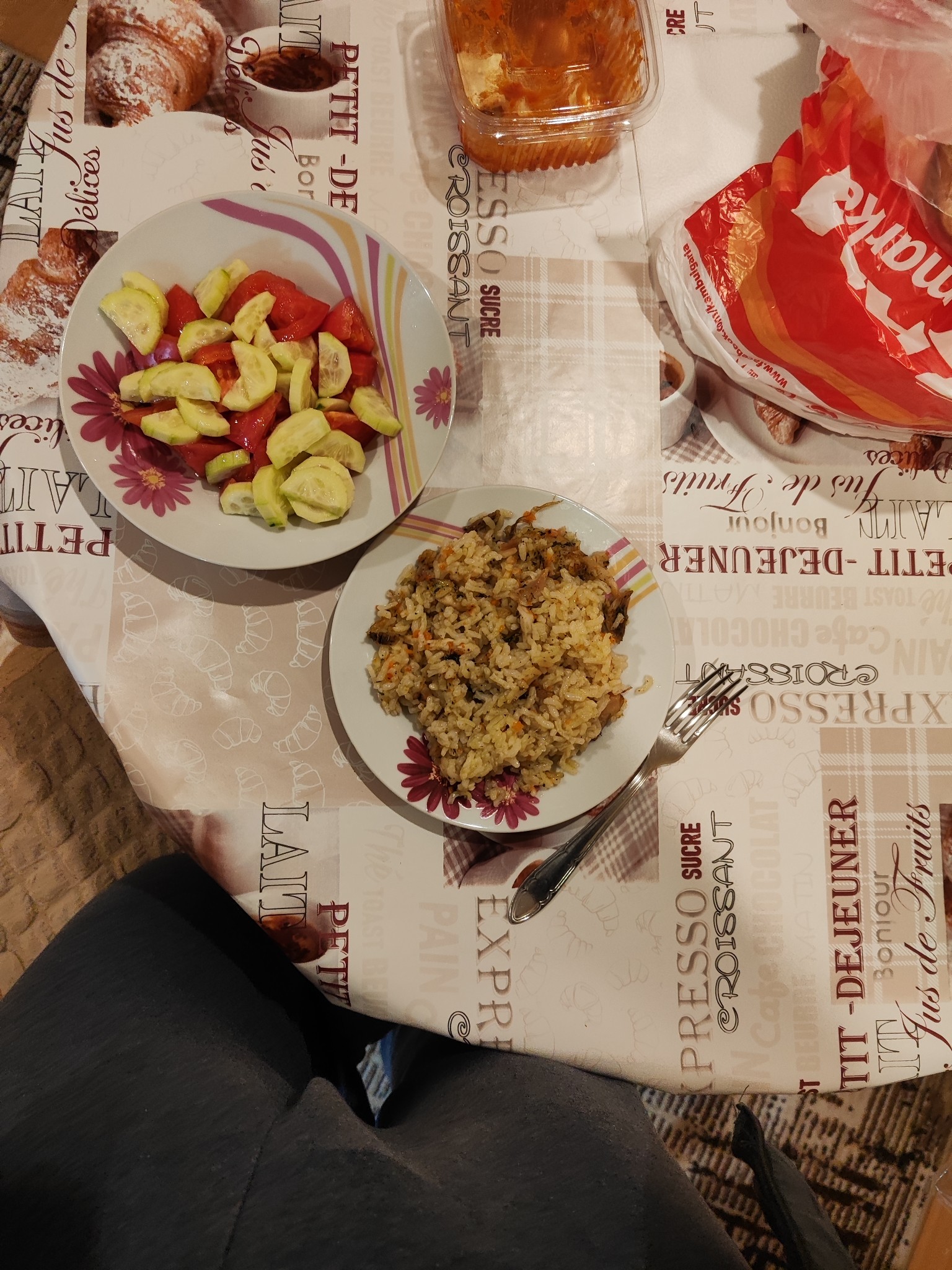 Fried rice with salad