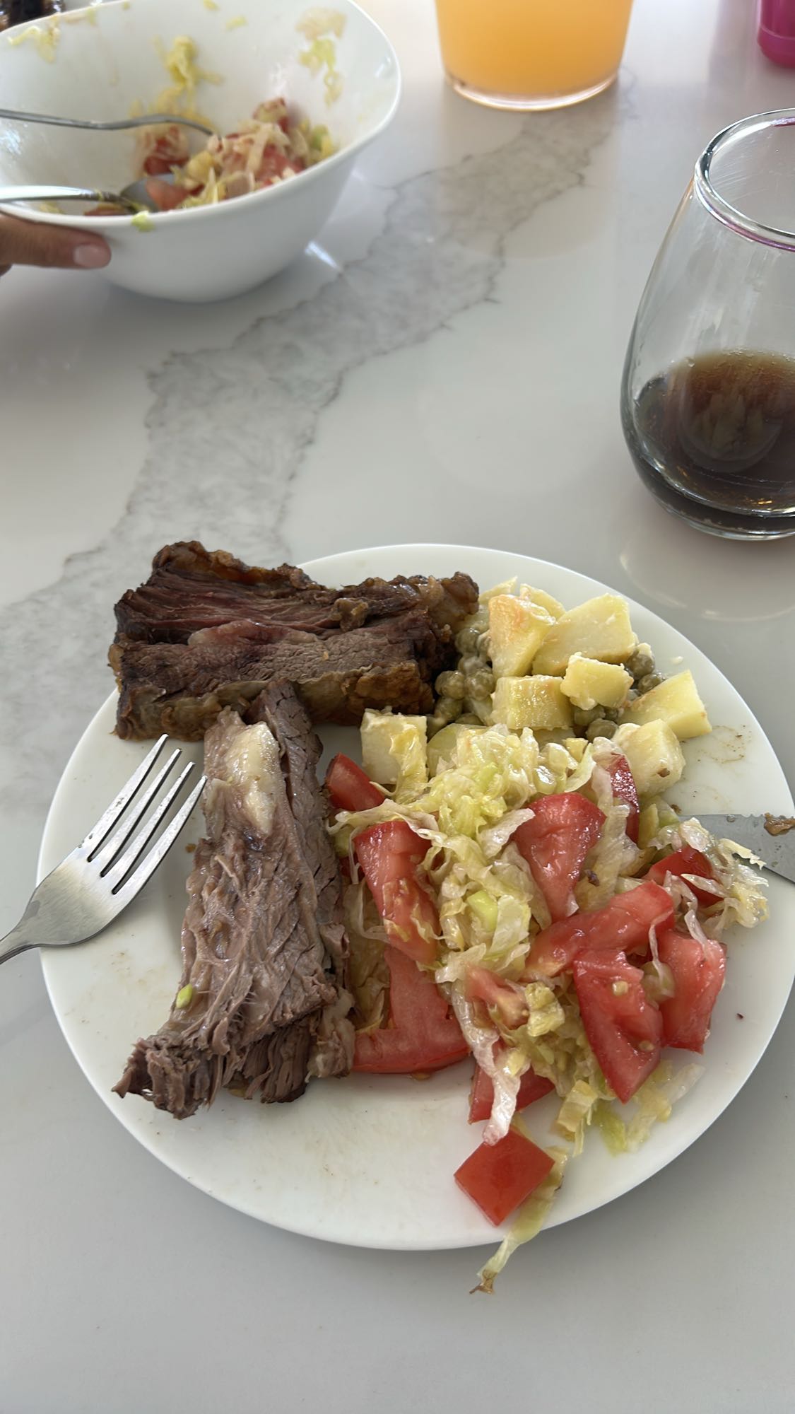 Carne con ensalada mixta