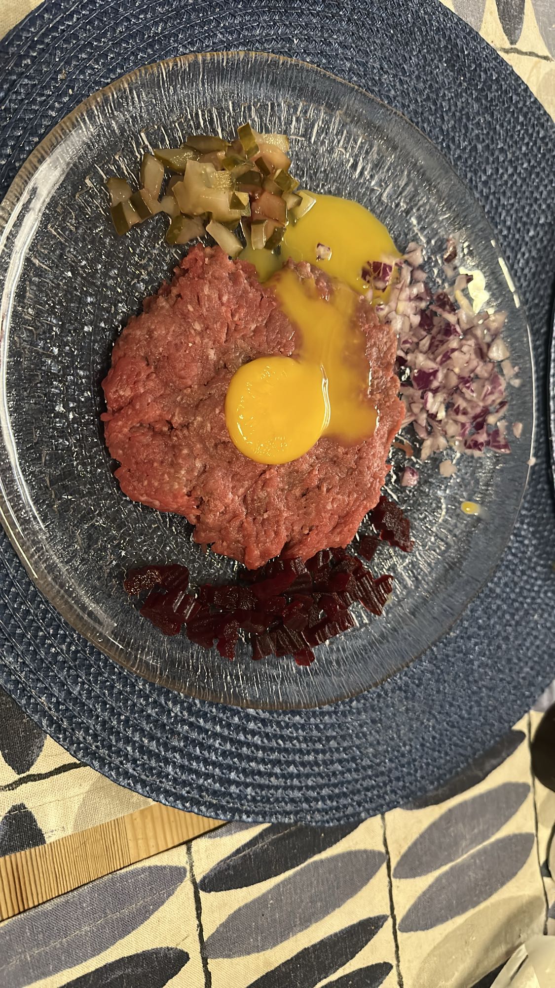 Biff tartar med tillbehör