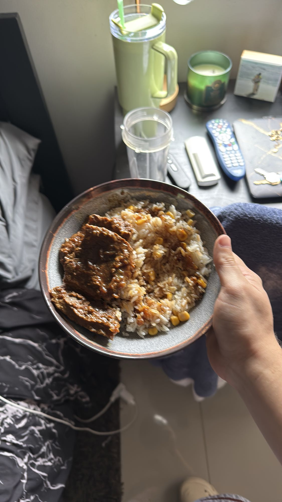 arroz con carne y maíz