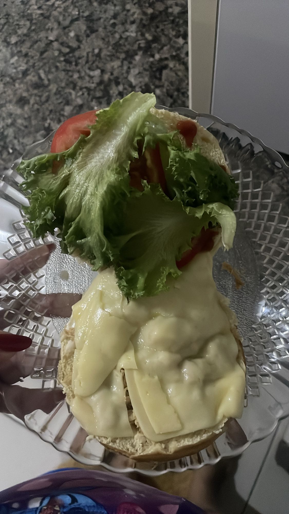 Sanduíche de frango e queijo