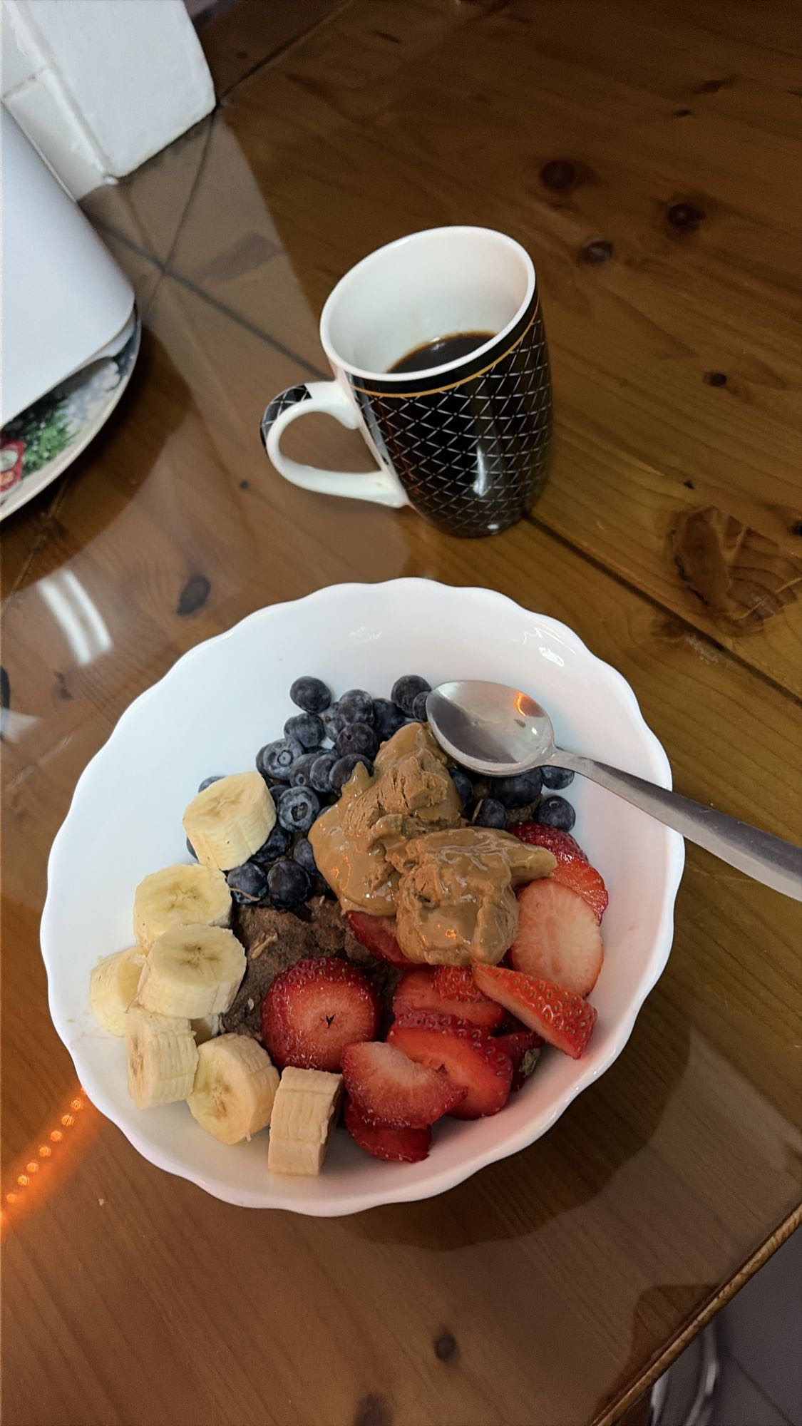 Terci de ovăz cu fructe și unt de arahide