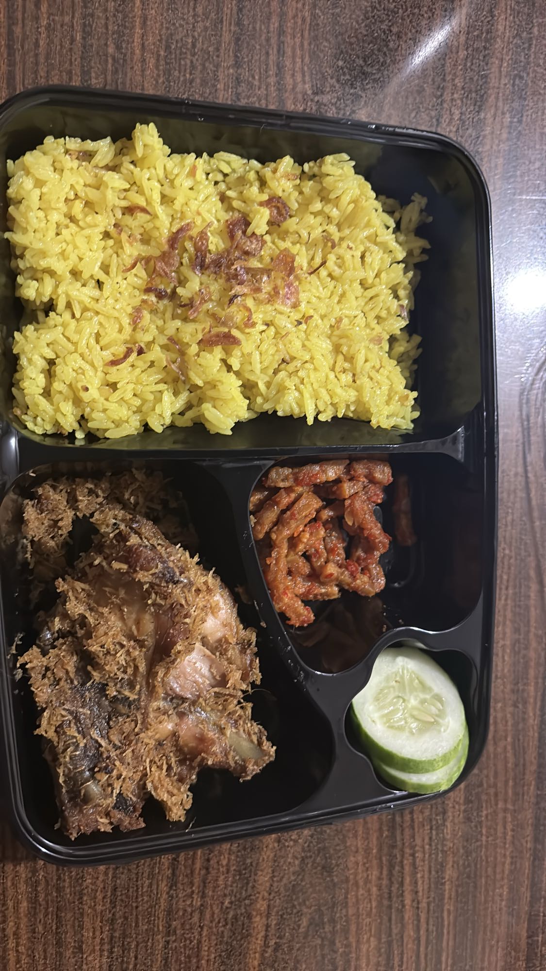 Nasi Kuning Ayam Serundeng