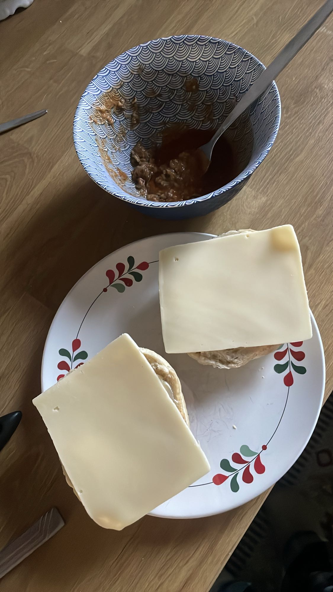 Bułki z serem i rybą