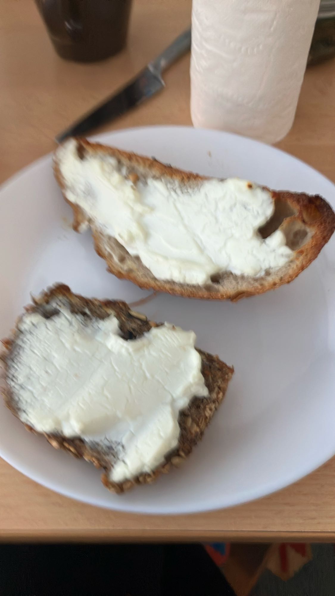 Pão com cream cheese Balance e whey de morango