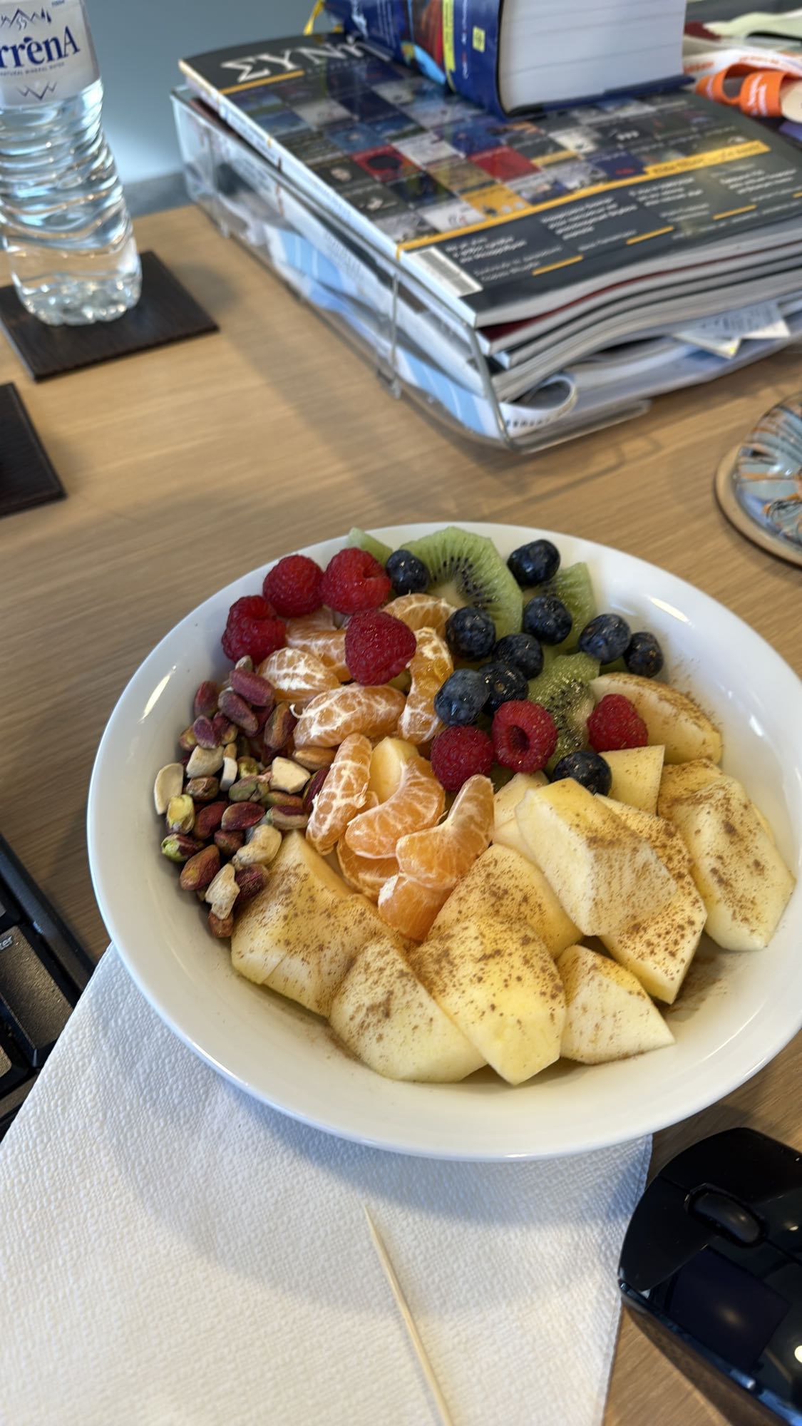 Φρουτοσαλάτα με ξηρούς καρπούς