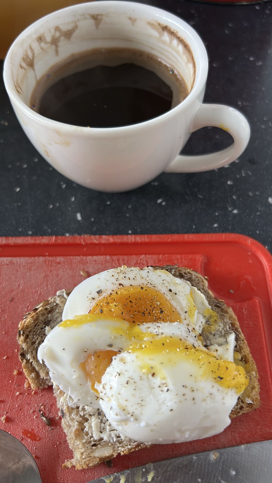 Jajka na toście z kawą