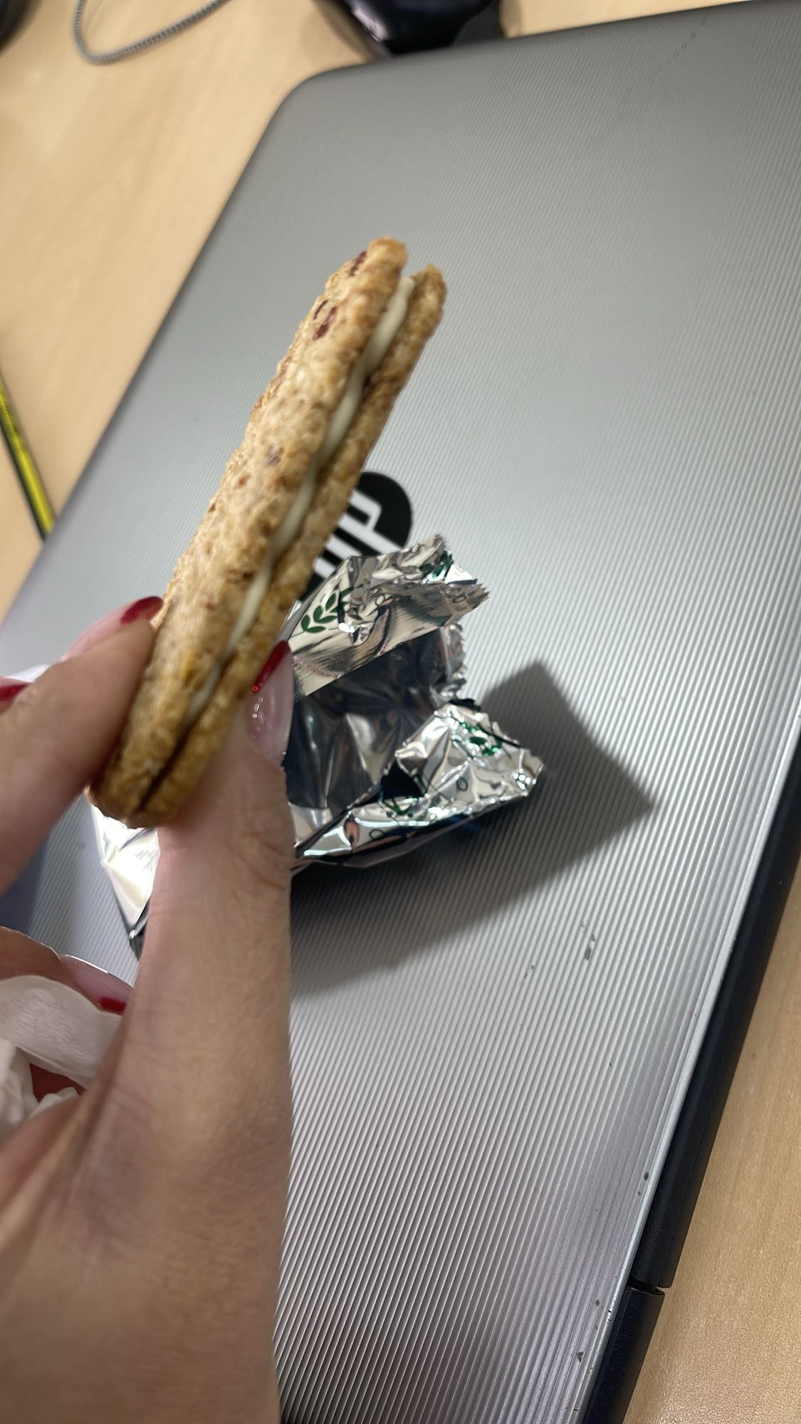 Cream sandwich biscuit