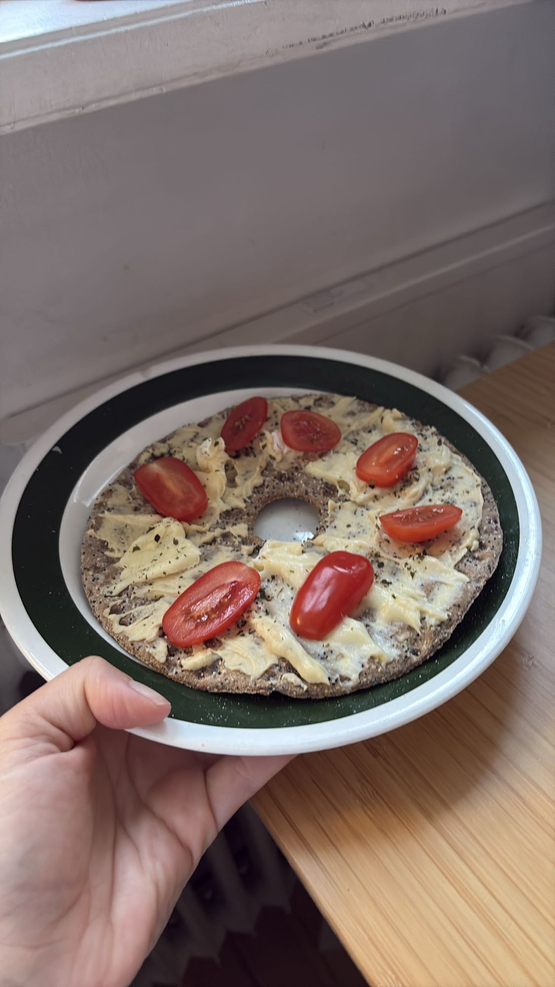 Knäckebröd med ost & tomat