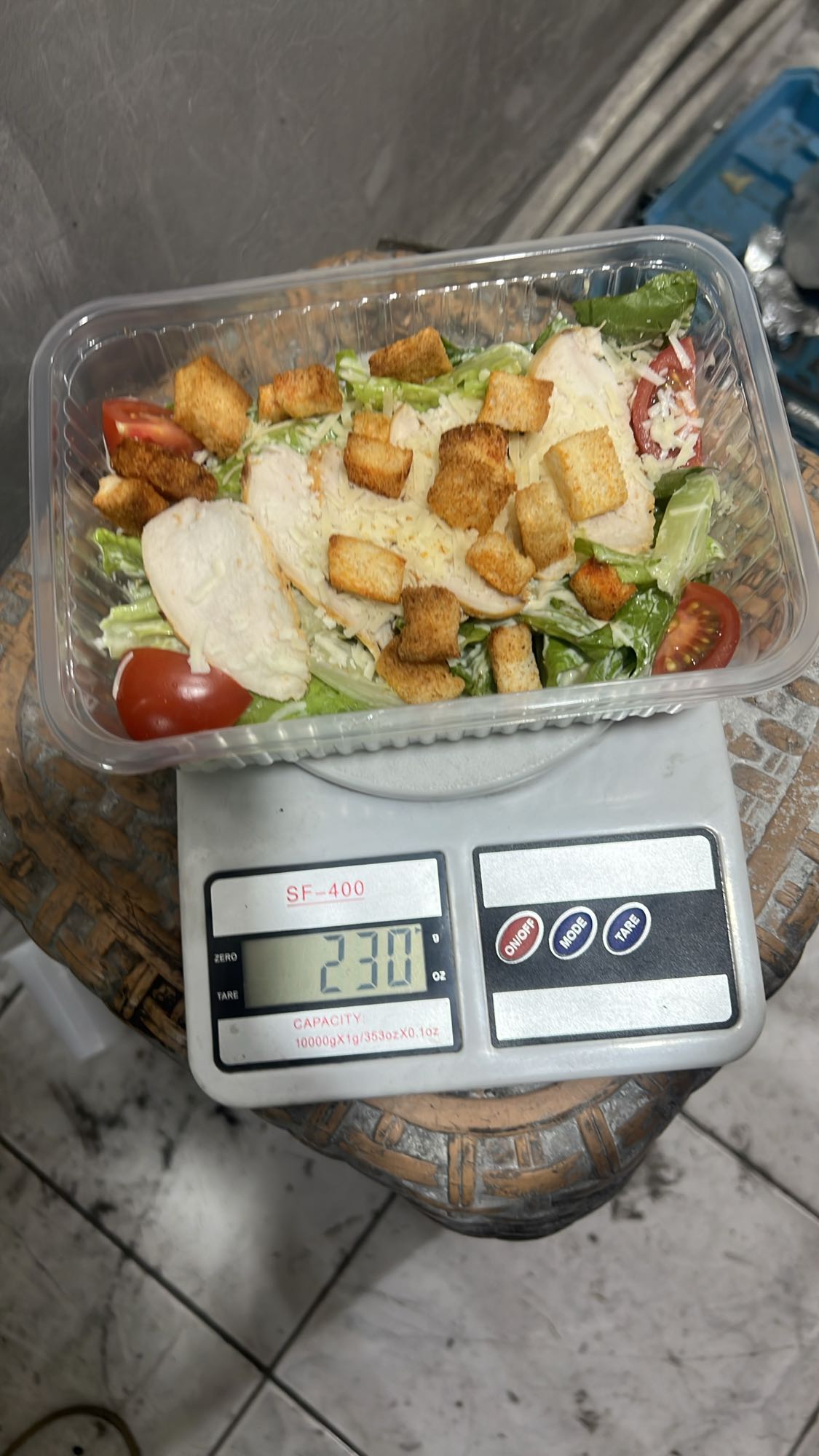 Цезарь с курицей