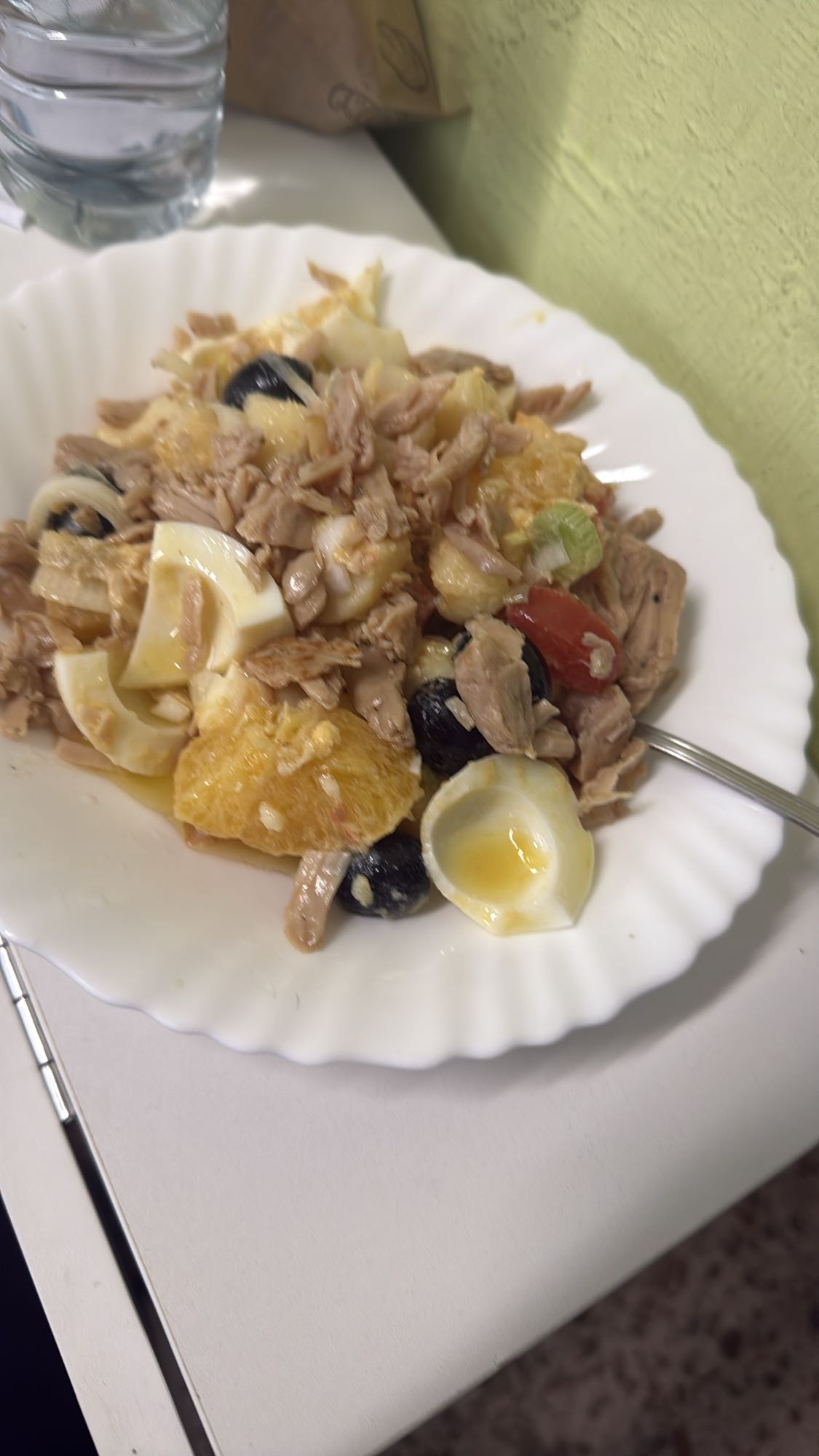 ensalada con atún y huevo