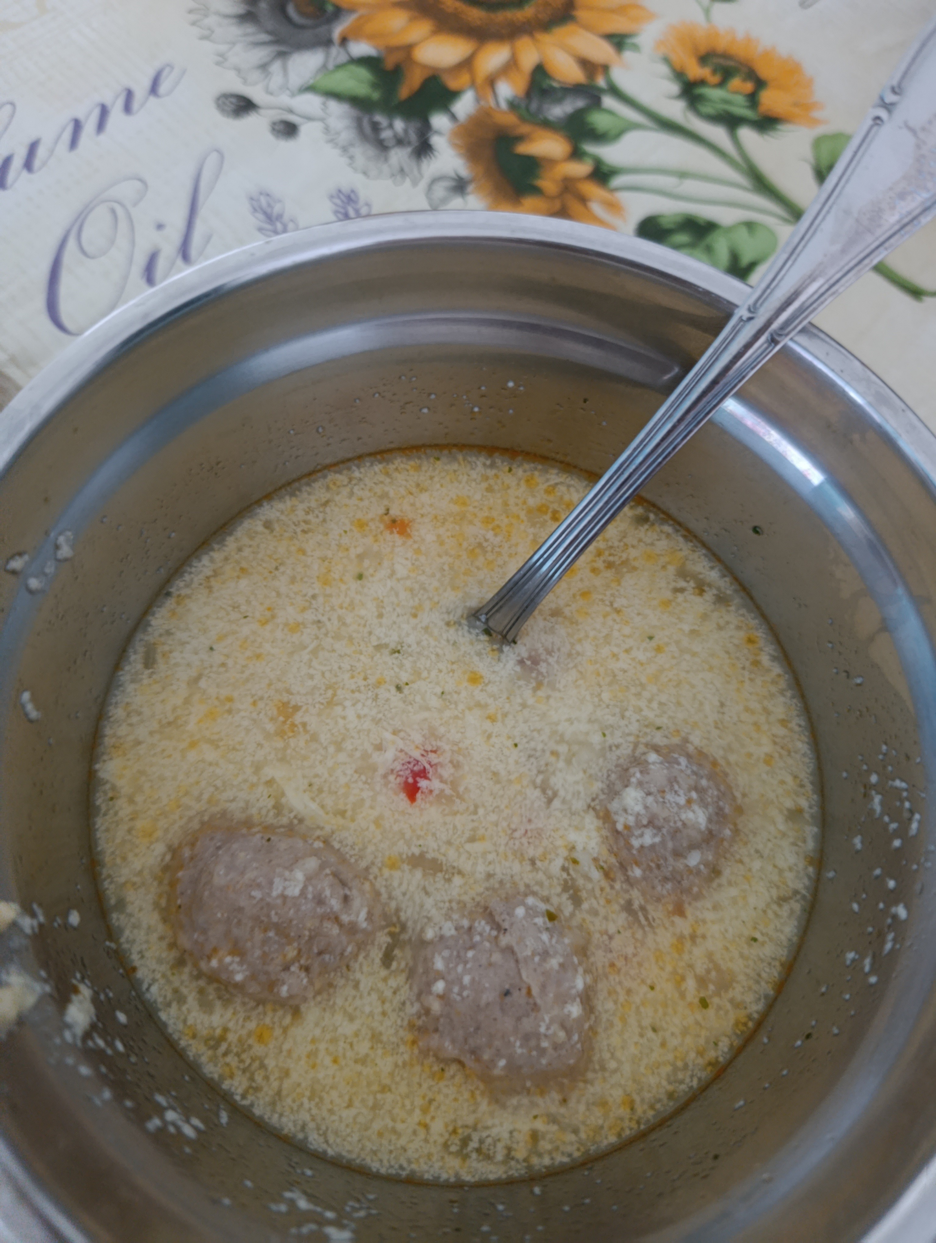 sopa con albóndigas