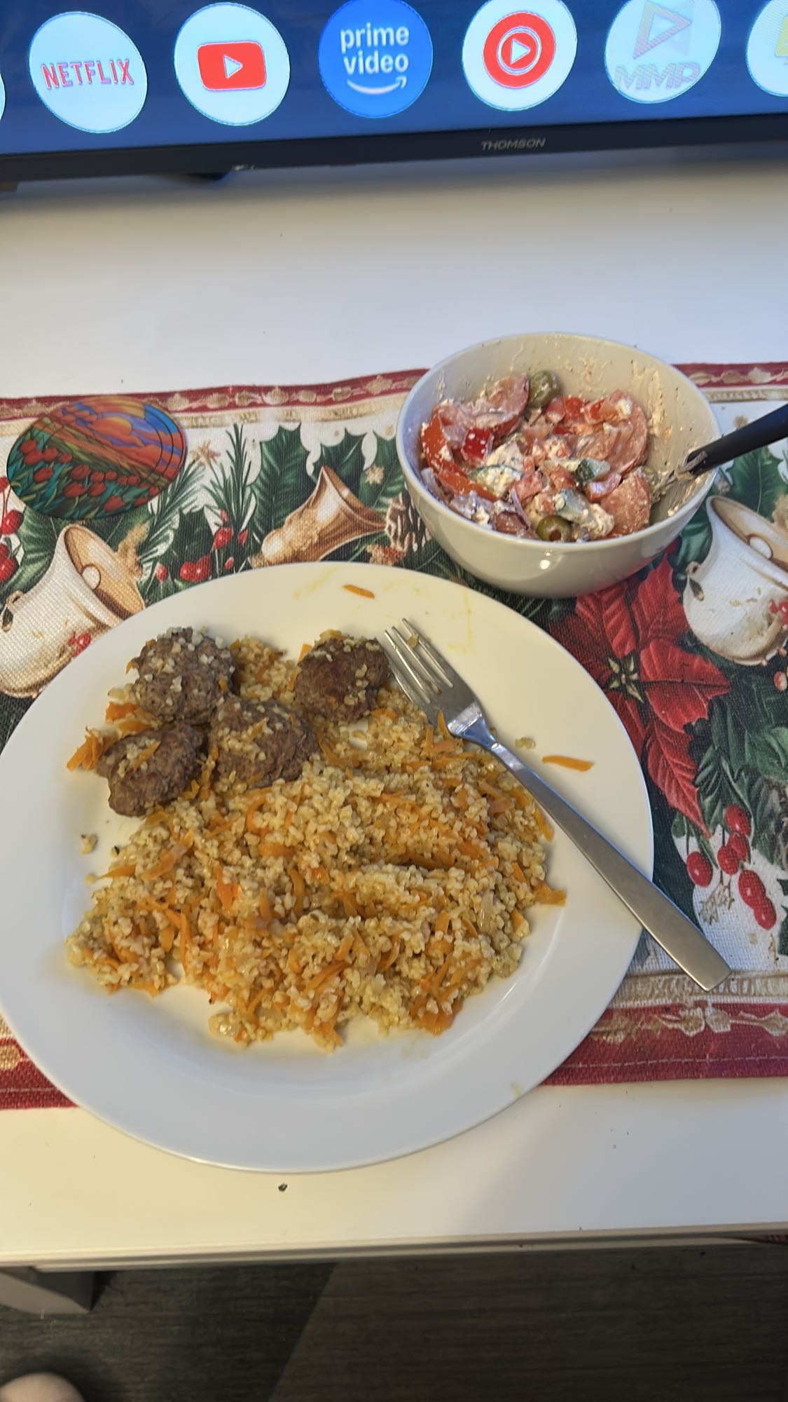 котлеты с булгуром и салатом