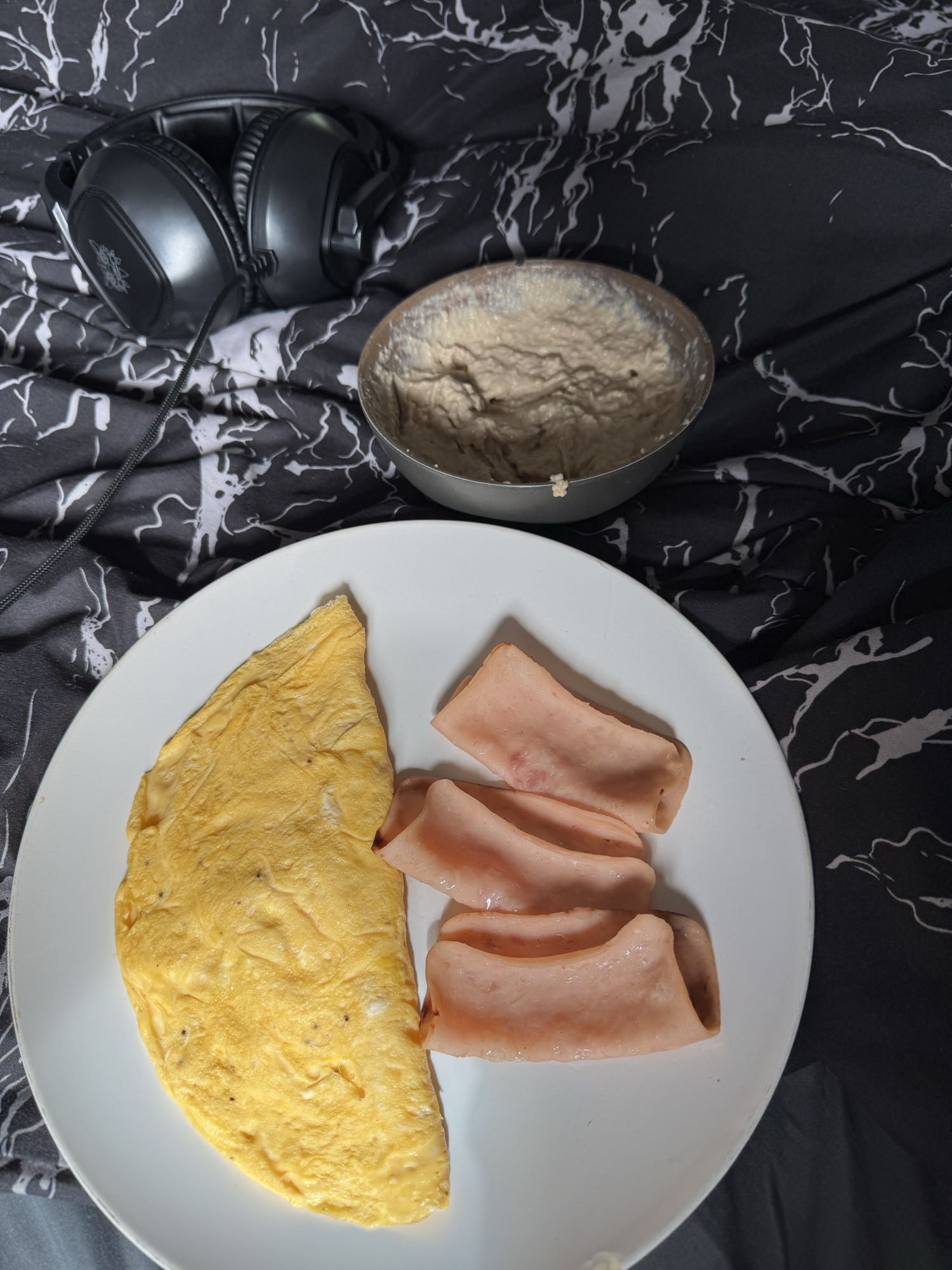 Omelette con jamón, queso amarillo y Nestum