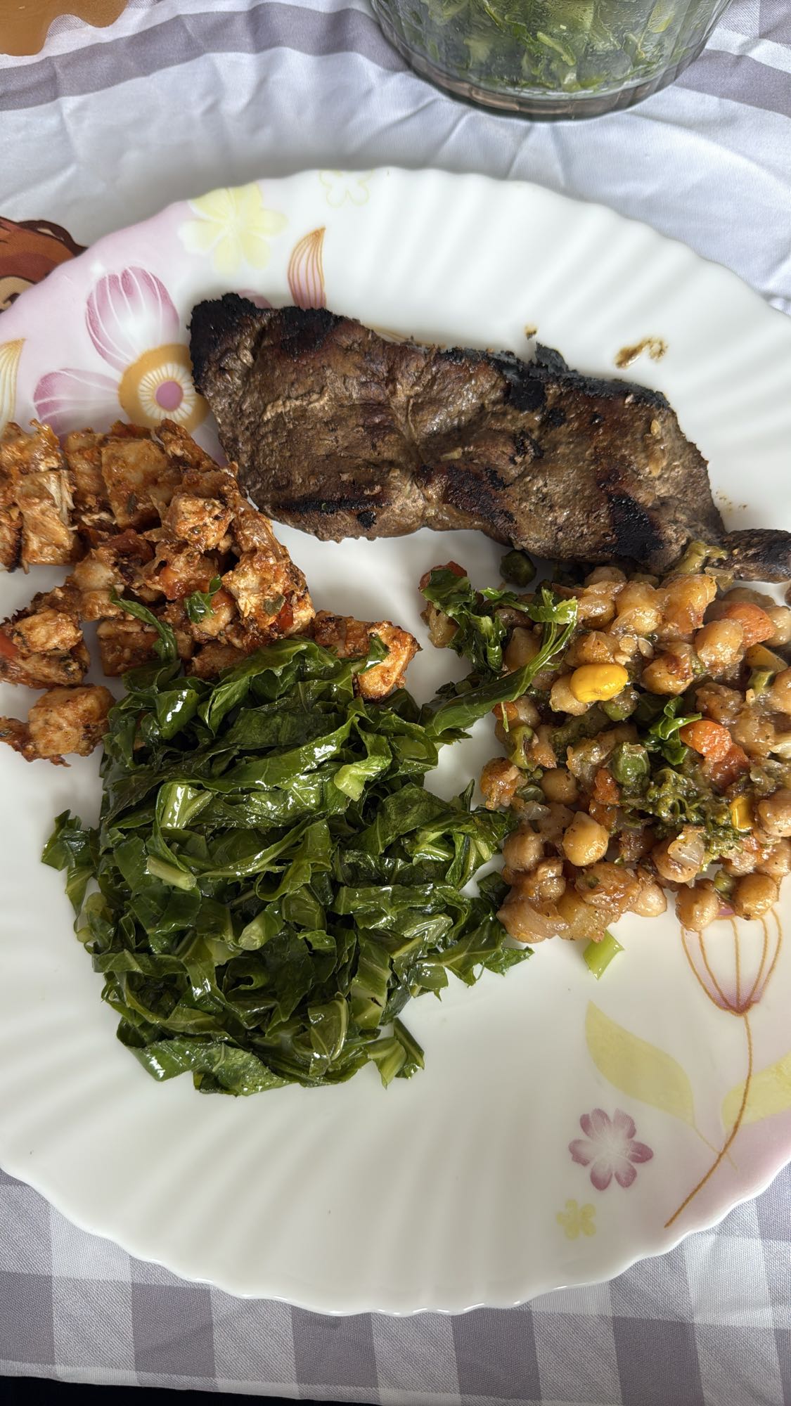 Prato com carne e legumes