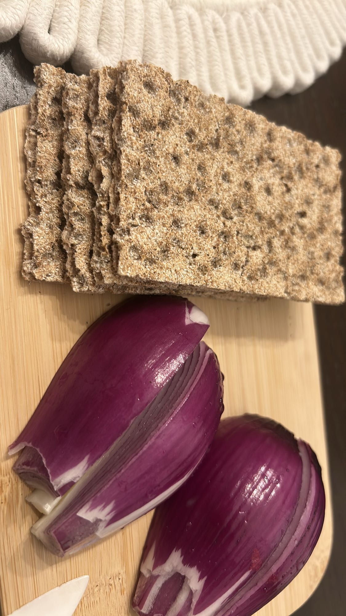 Paine crocanta cu ceapa rosie