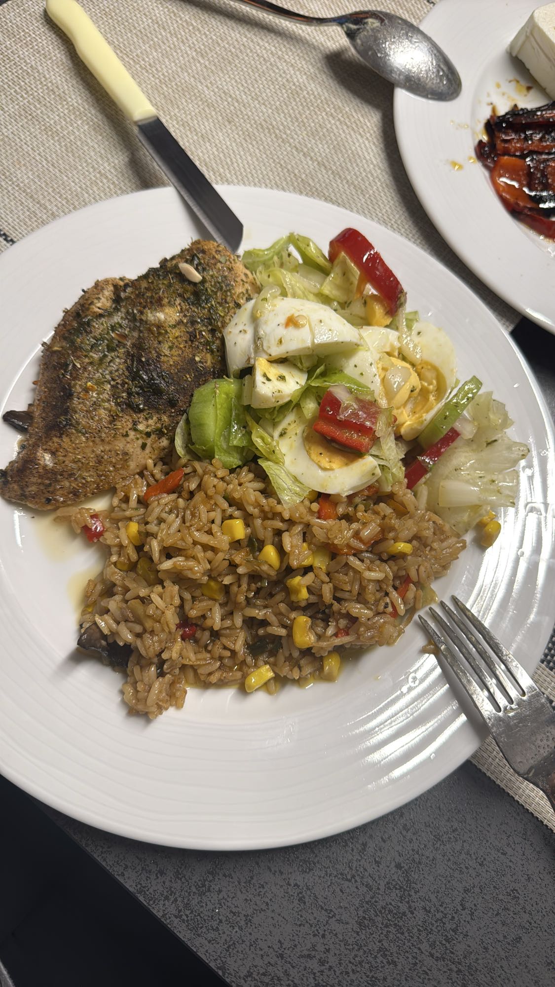 Gegrillter Fisch mit Reis