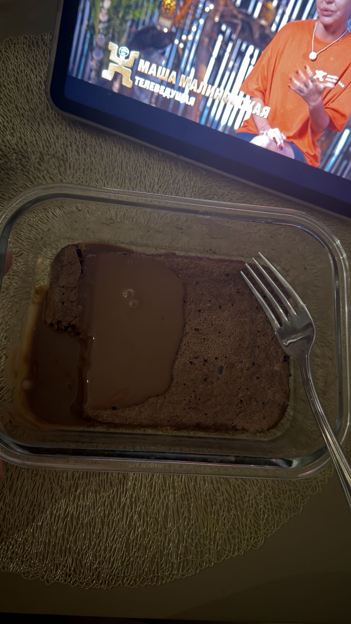 шоколадный пудинг с соусом