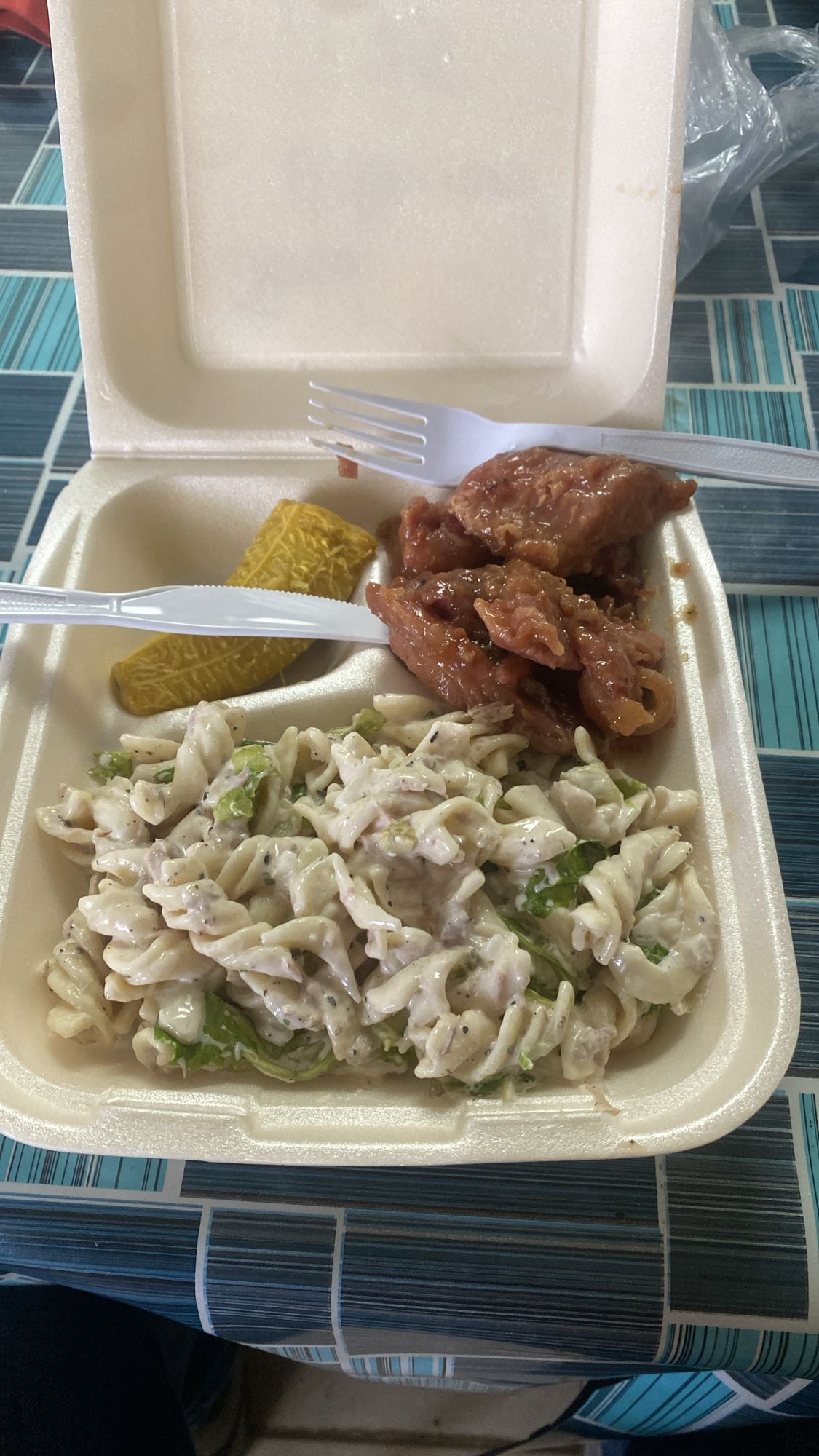 Pasta con pollo y plátano