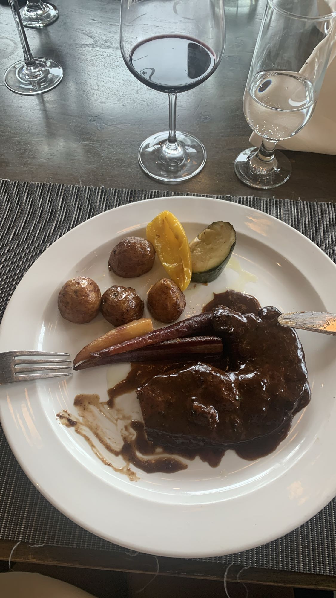 agneau et légumes rôtis