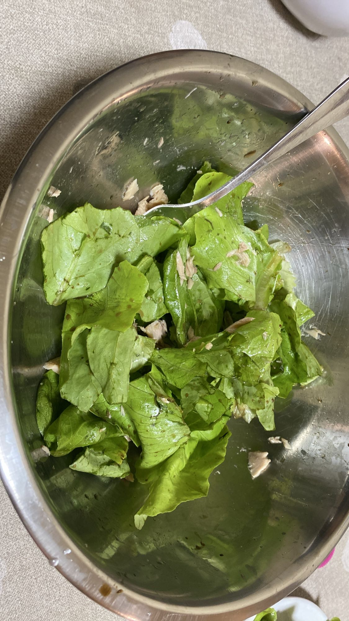ensalada de atún y lechuga