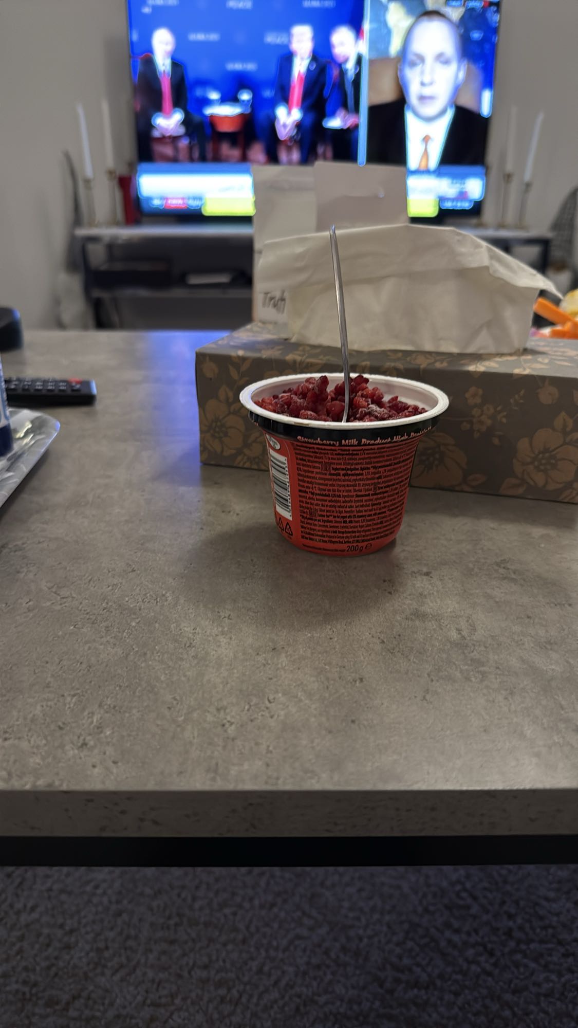 Jordgubbsyoghurt med bär