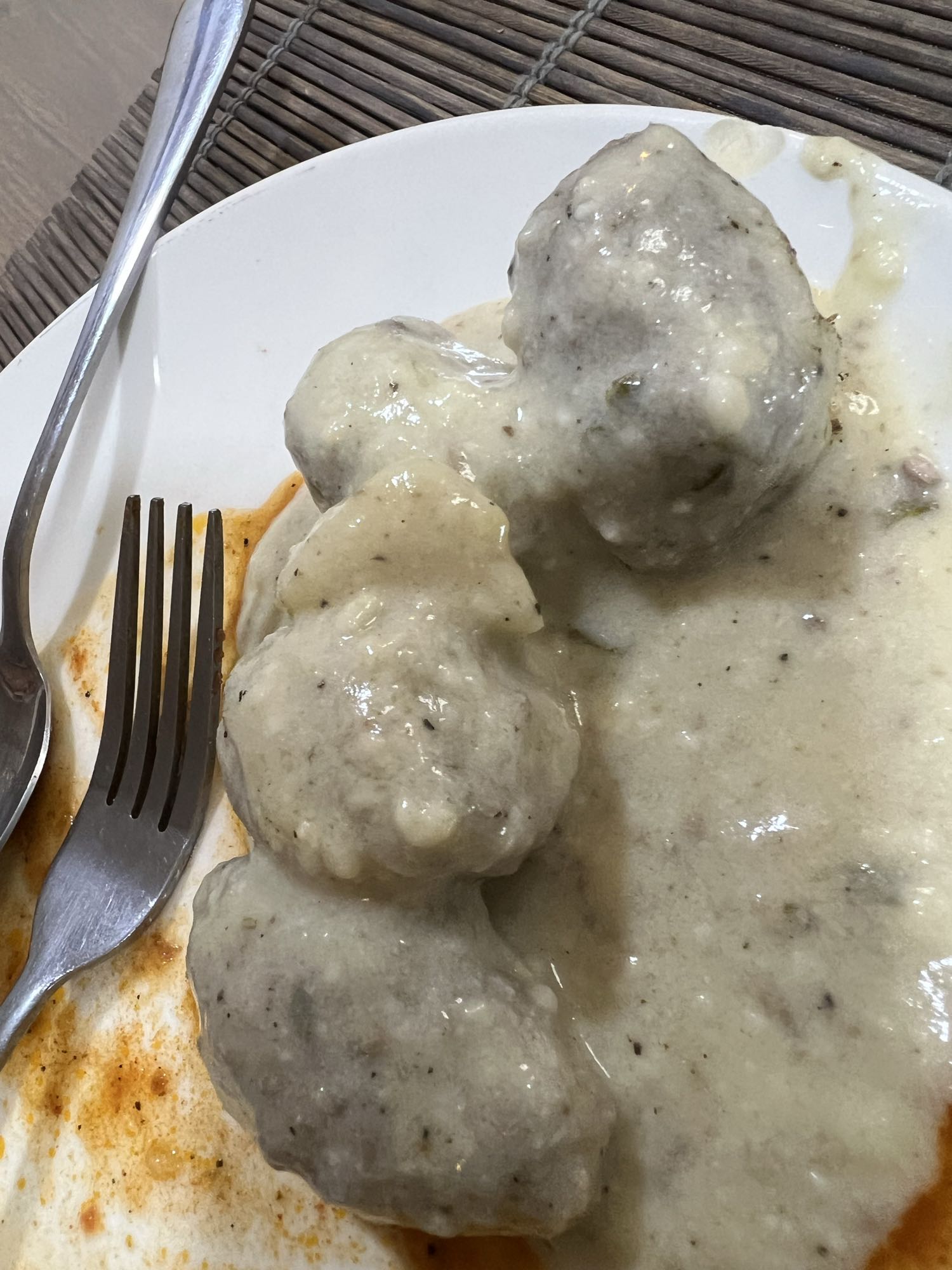 Meatballs with white sauce