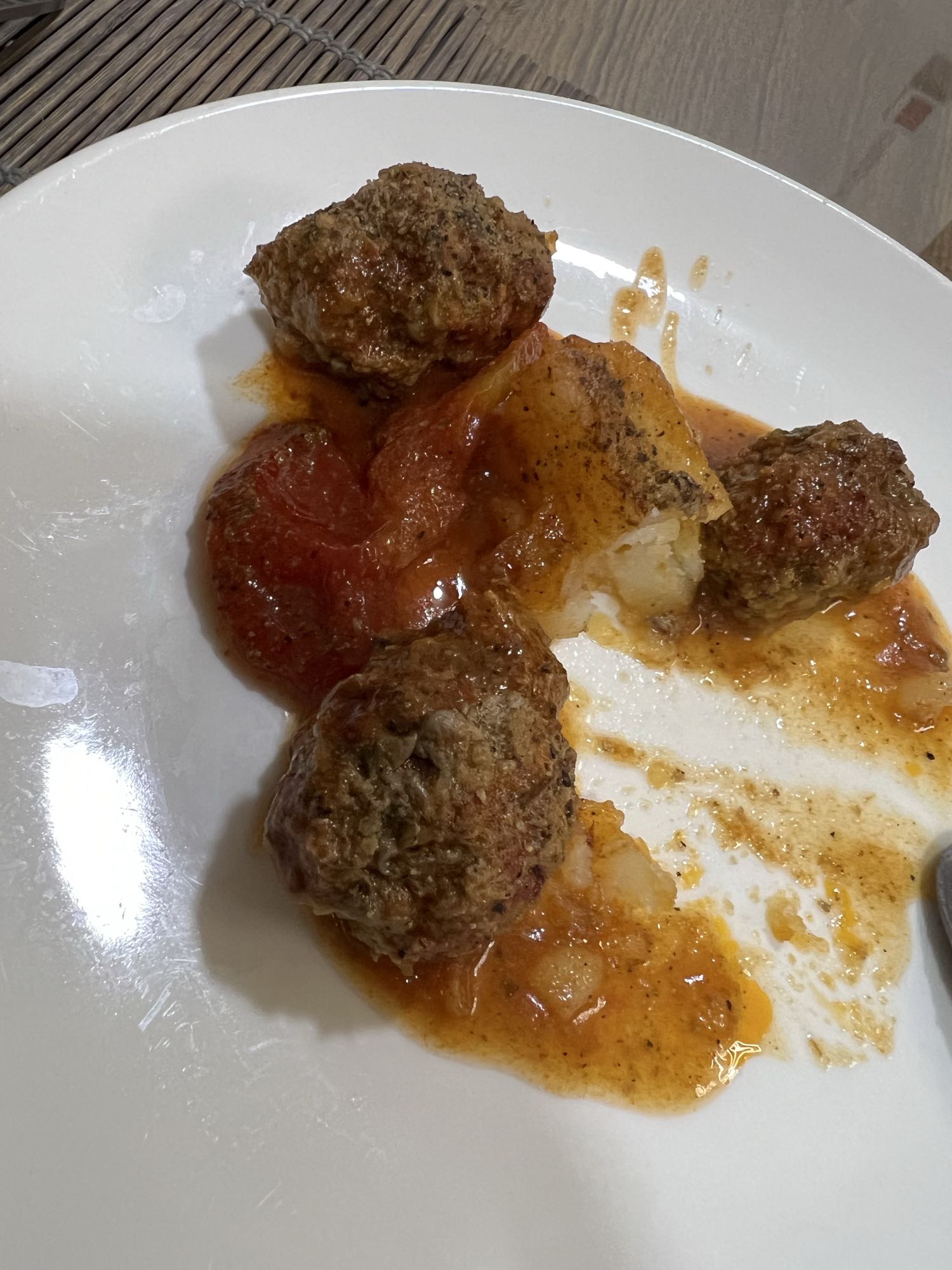 Meatballs with potato and sauce