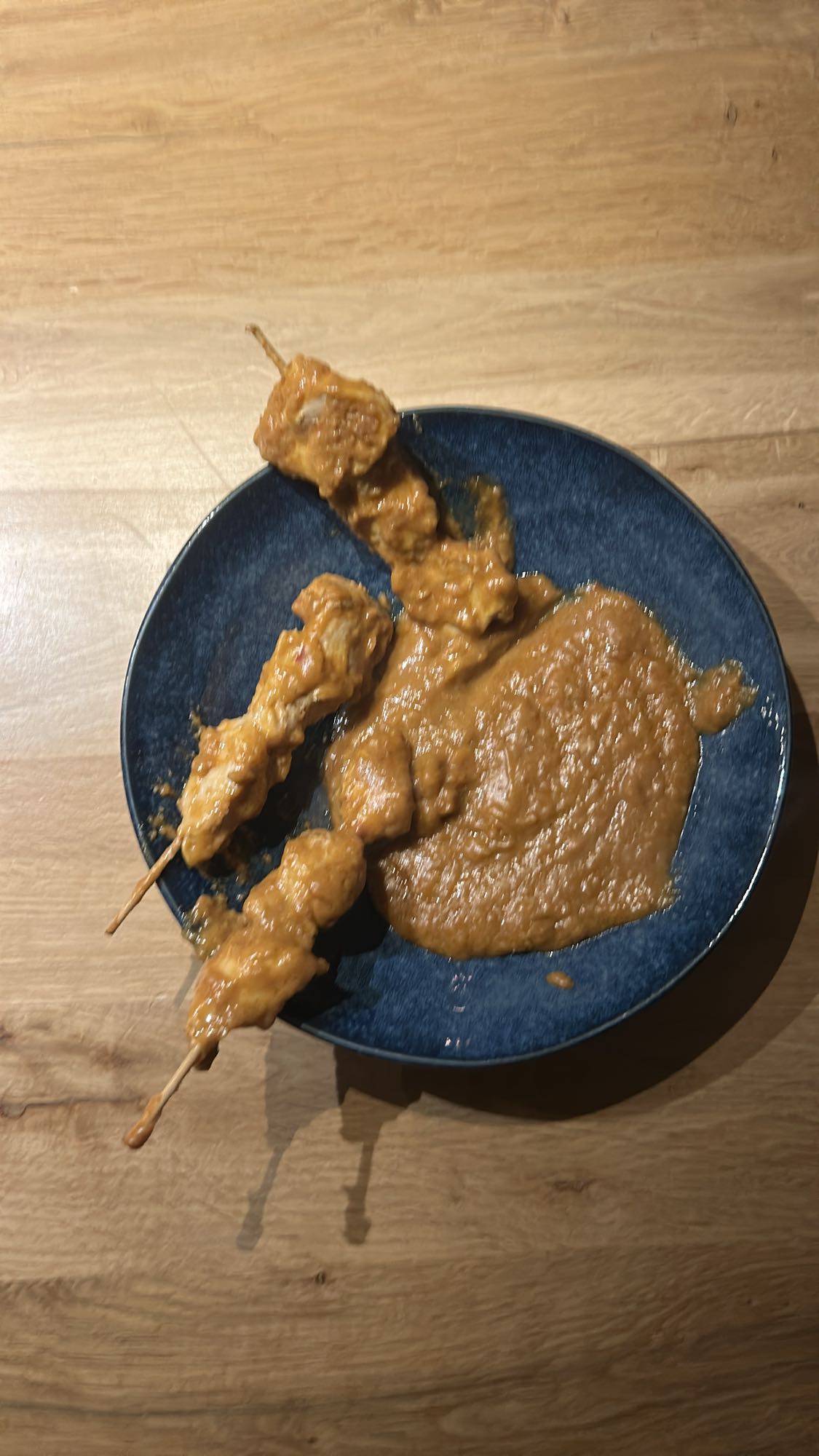 Kipsaté met pindasaus