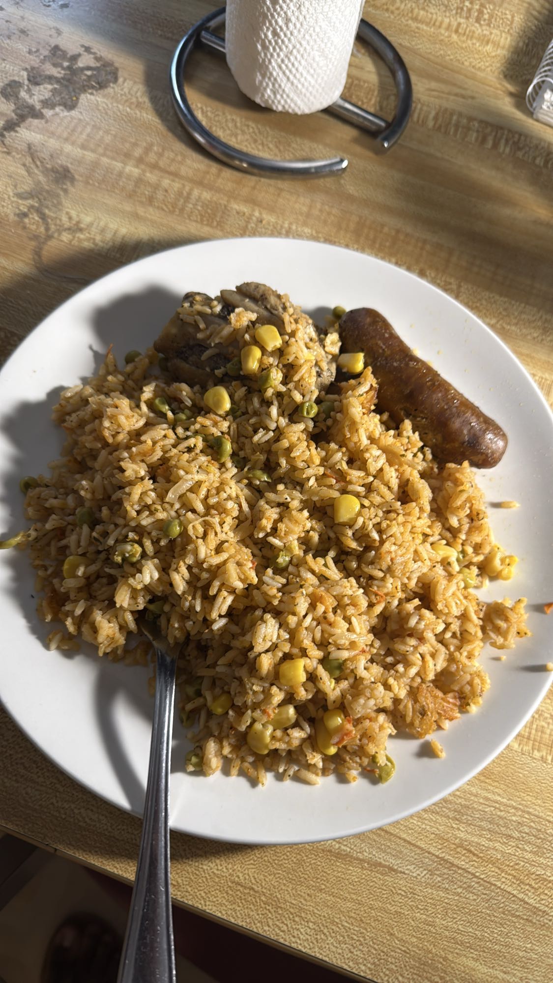 Riz sauté avec saucisse