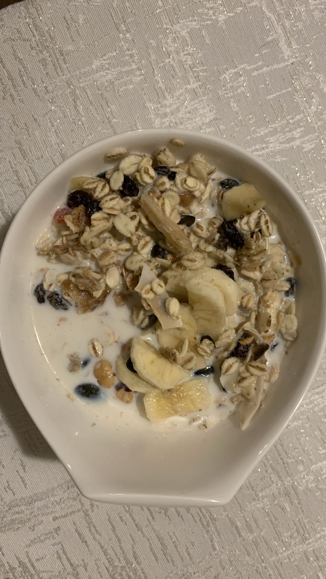 Musli z bananem i mlekiem