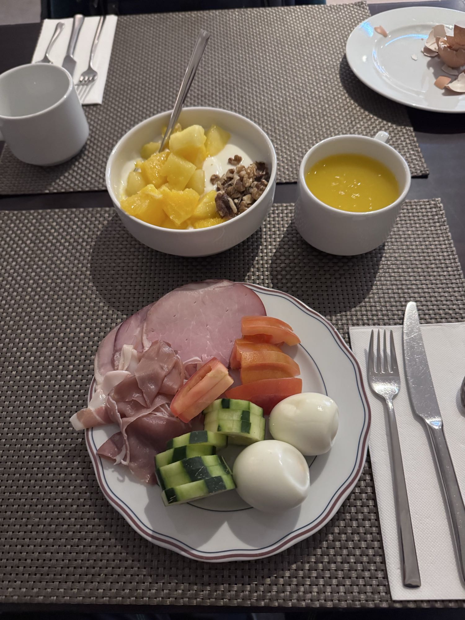 Protein & Fruit Breakfast