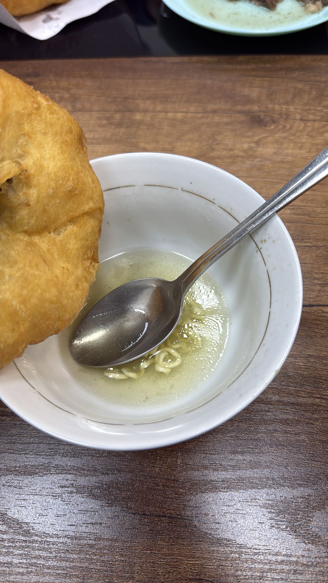 жареное тесто с бульоном