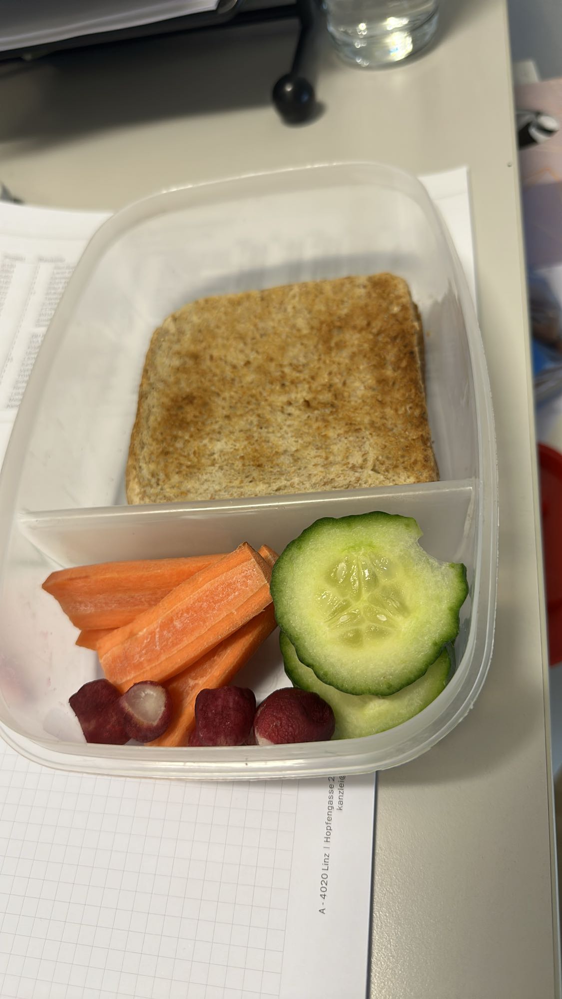 Vollkorn-Sandwich mit Gemüse