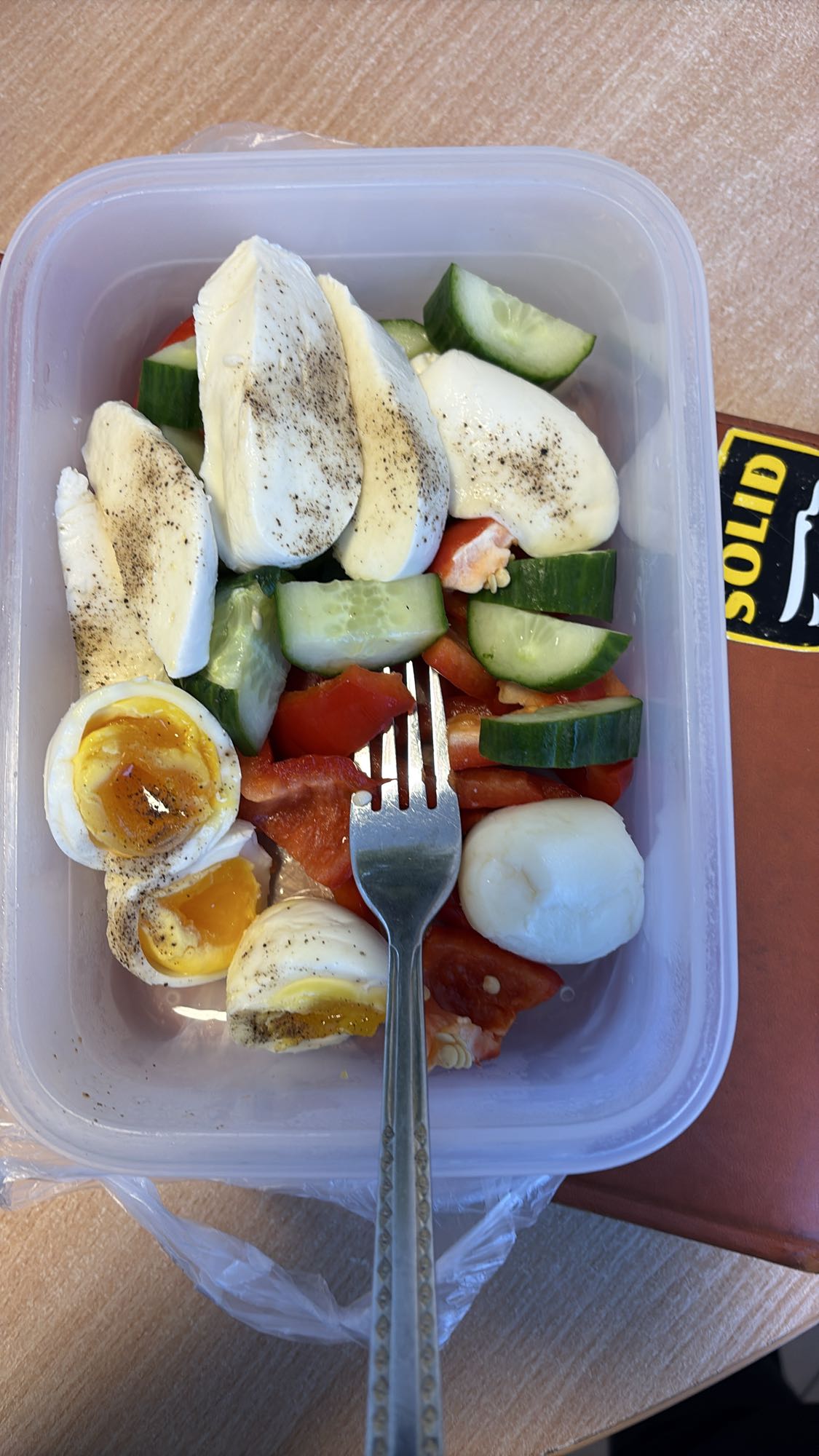 Sałatka z jajkiem i serem