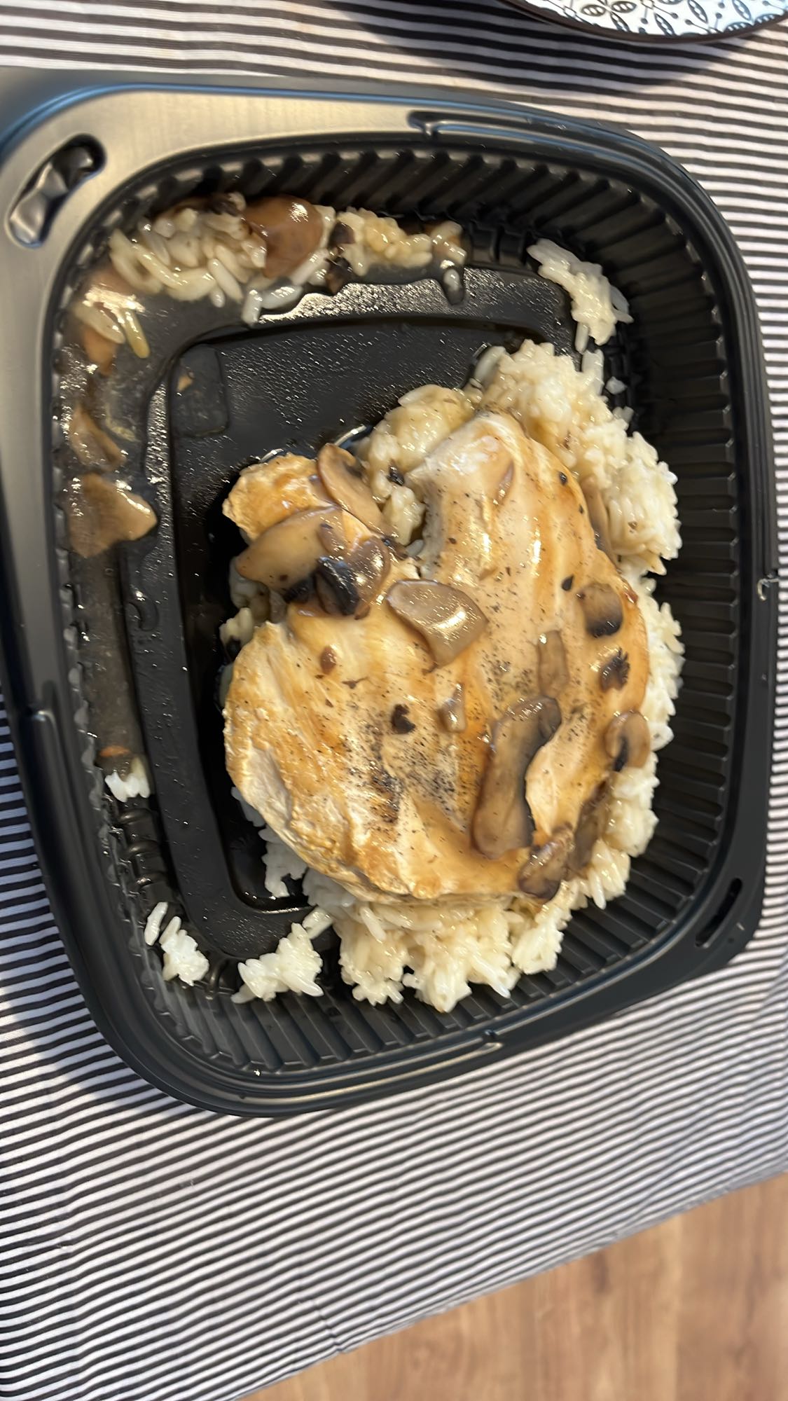 Пиле с ориз и гъби