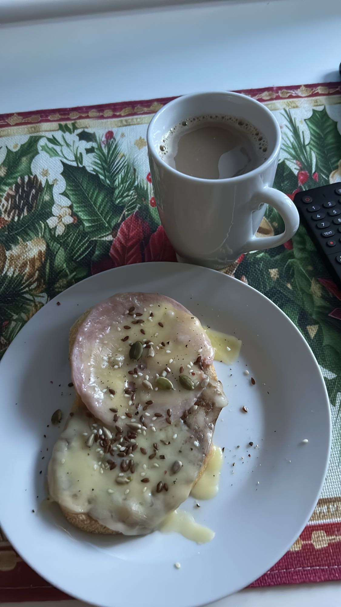 бутерброд с кофе