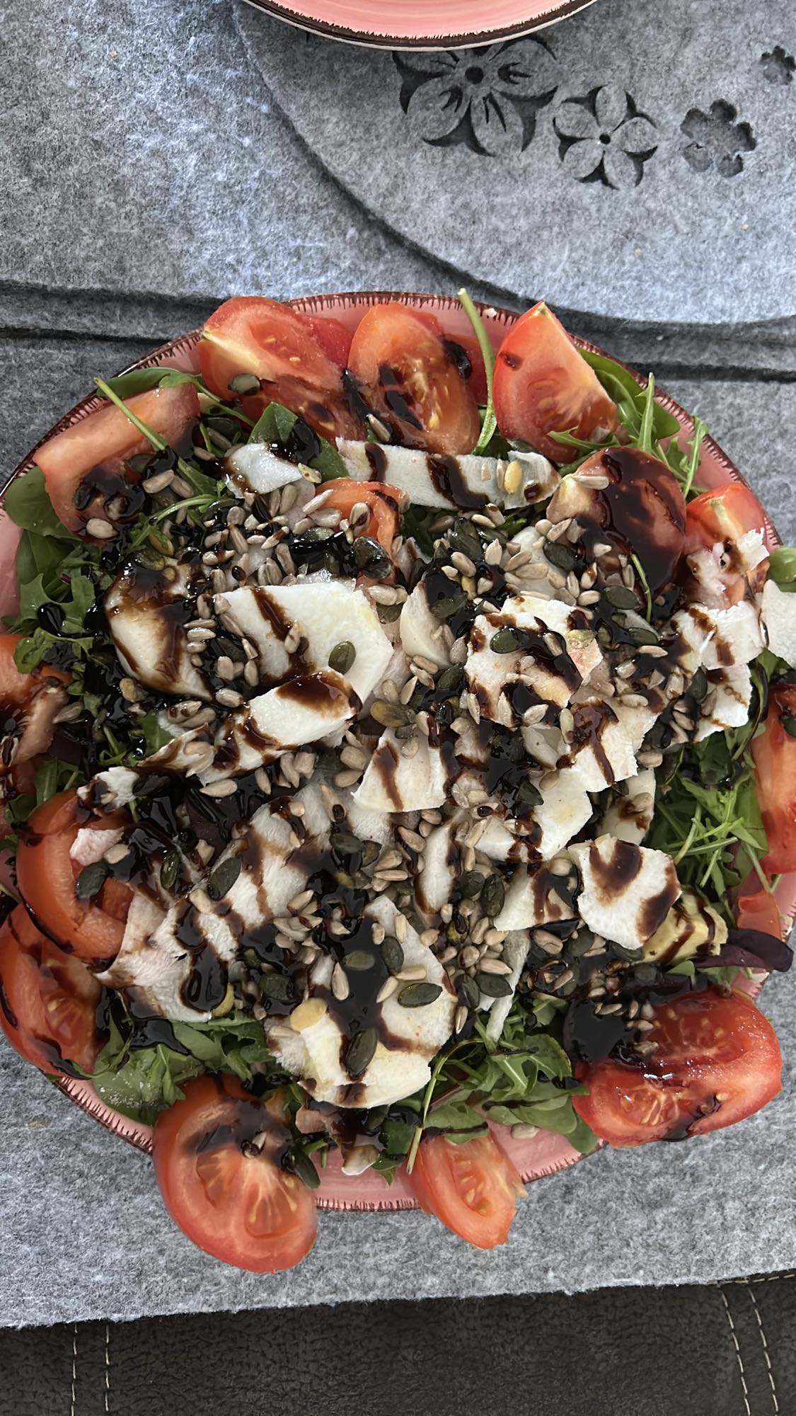 Ensalada de pollo y semillas