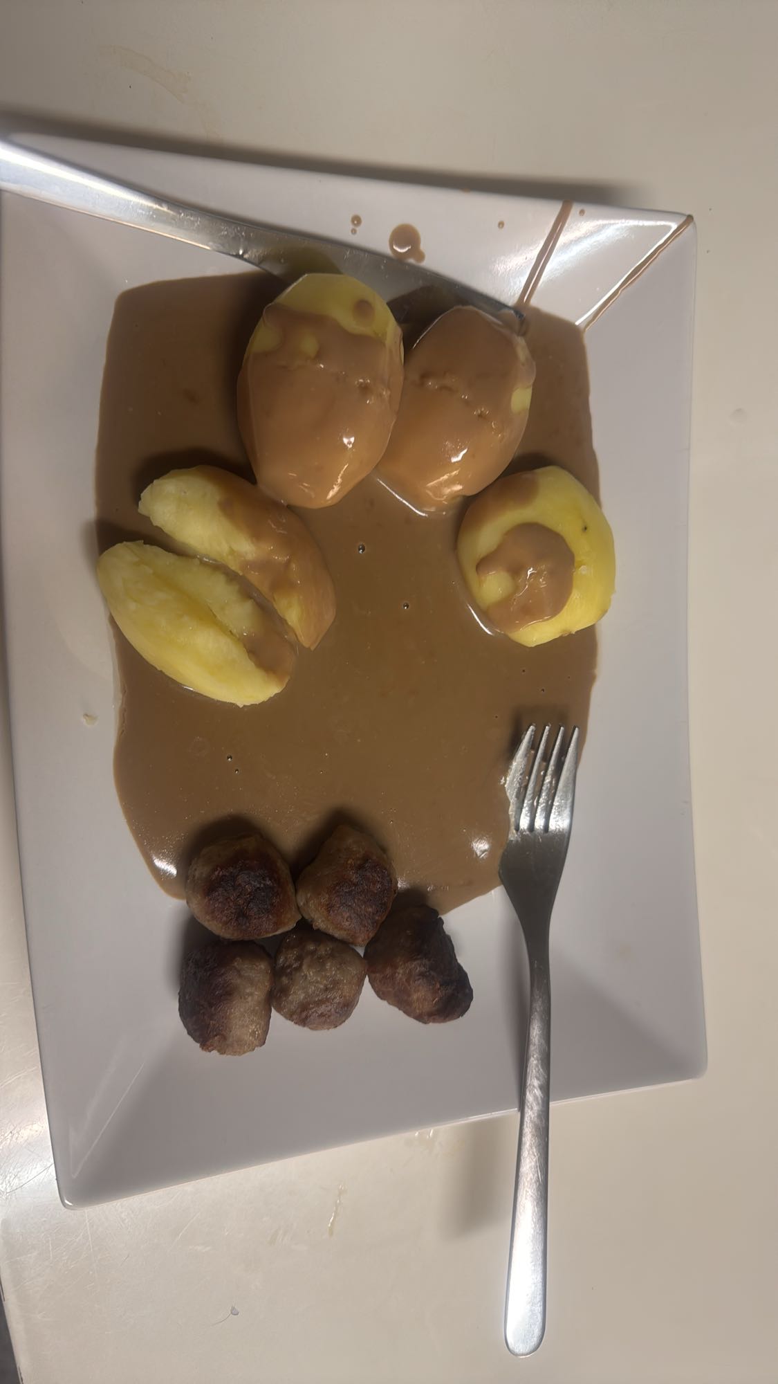 Köttbullar med potatis