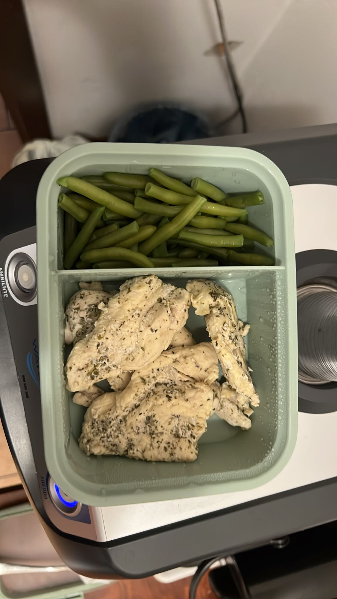 Tavuk ve yeşil fasulye tabağı