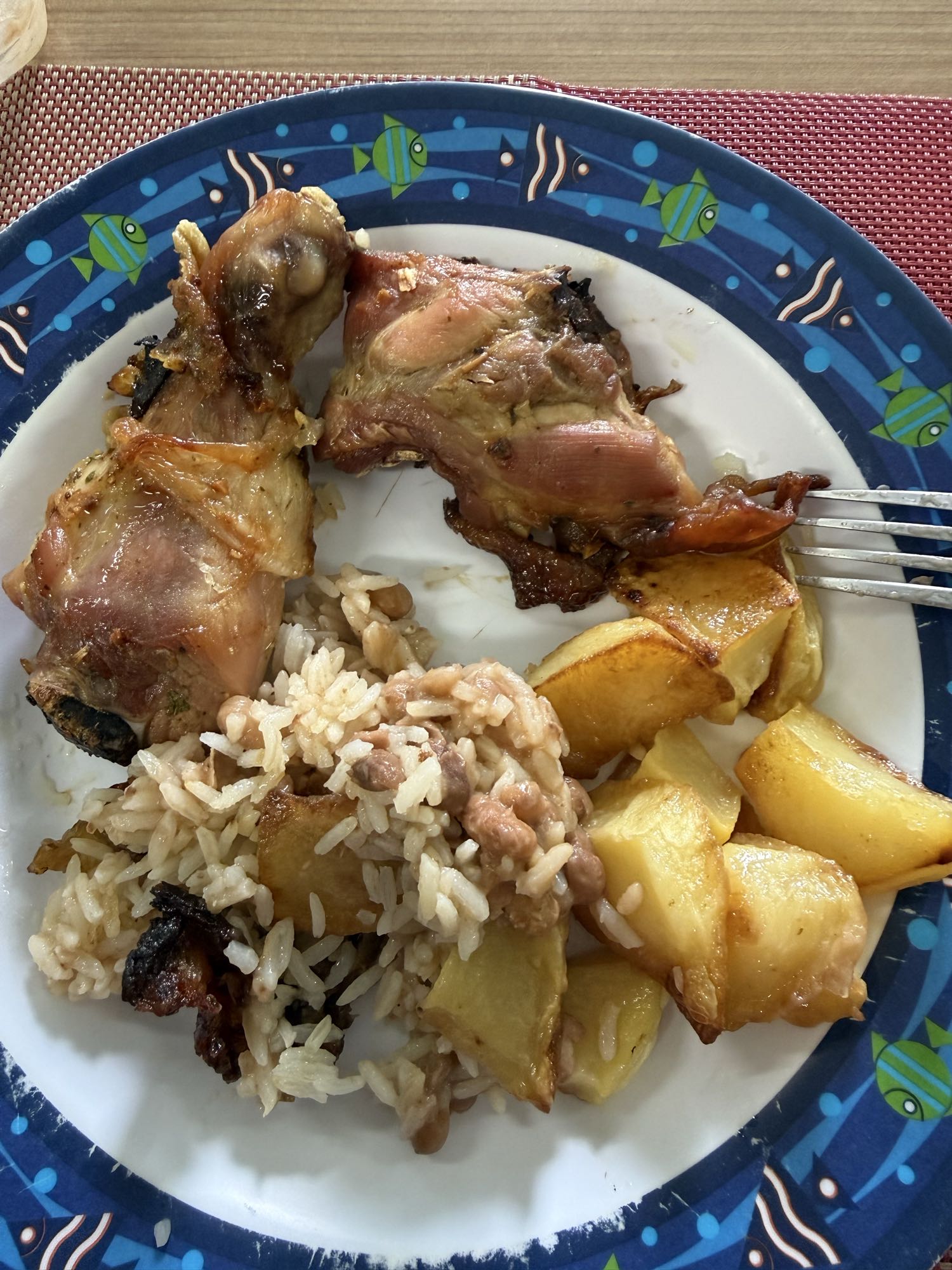 Frango com arroz e batata