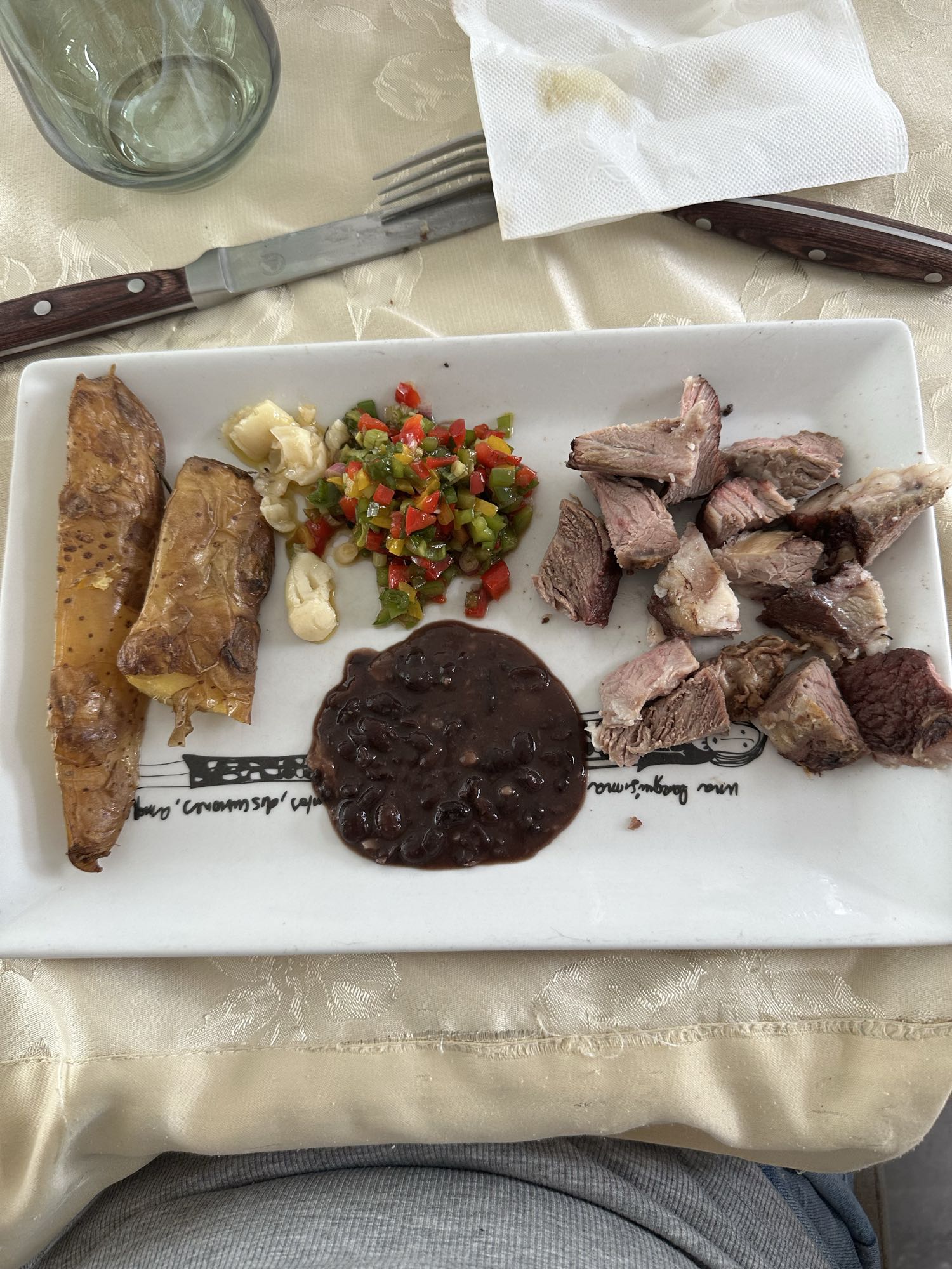 Carne, papa y frijoles