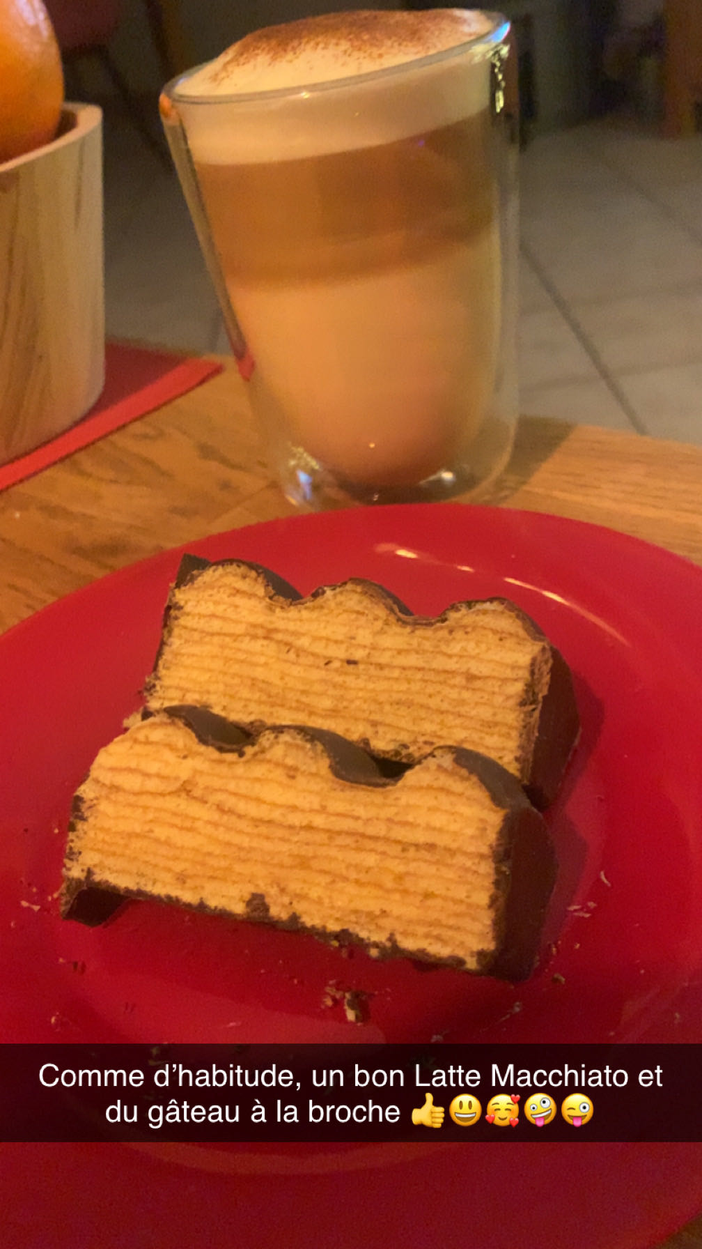 Latte et gâteau à la broche