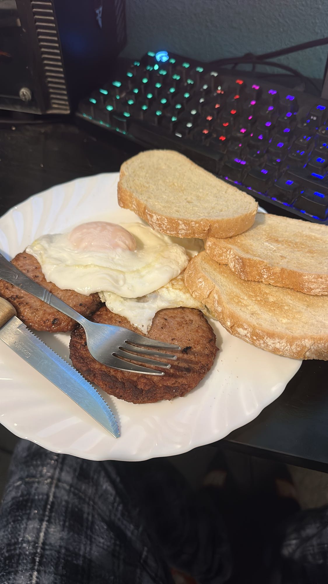Desayuno con pan y huevo
