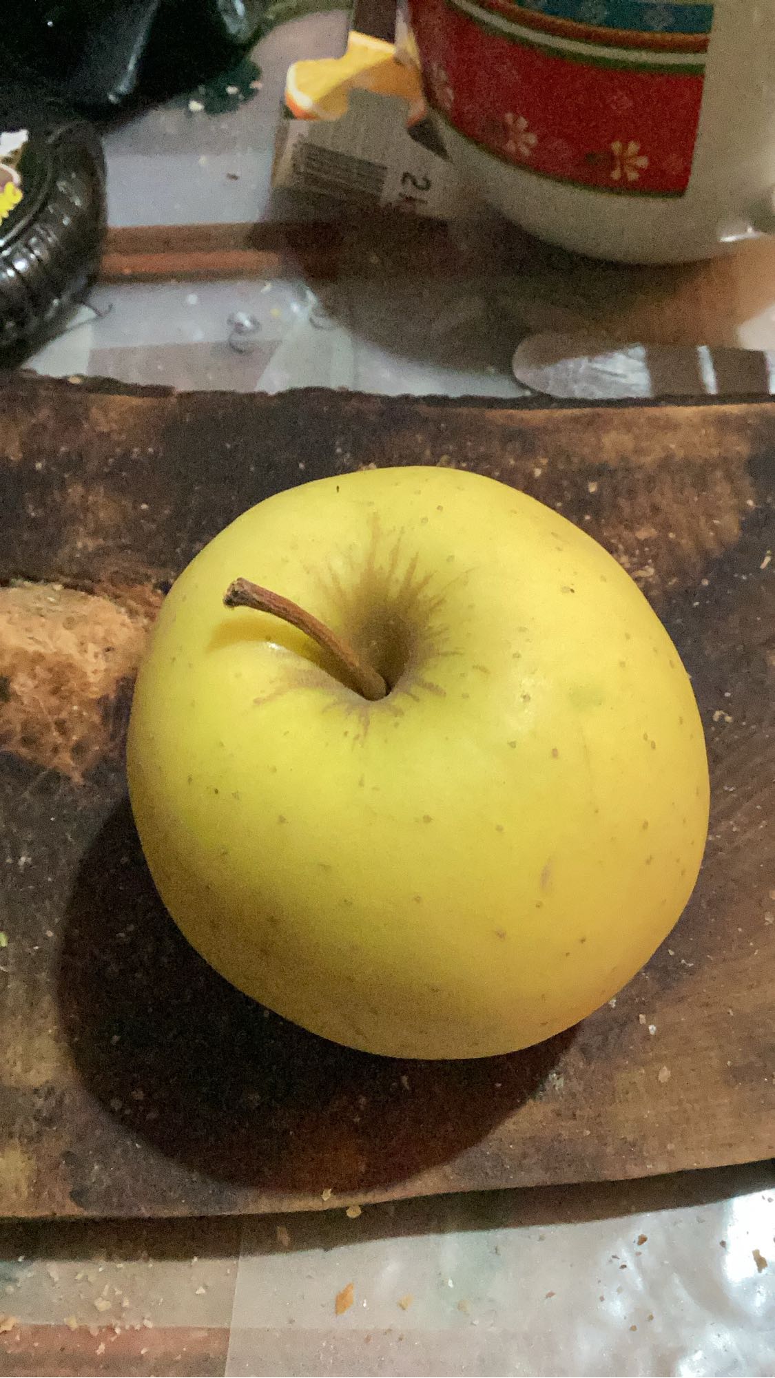 Pomme jaune entière