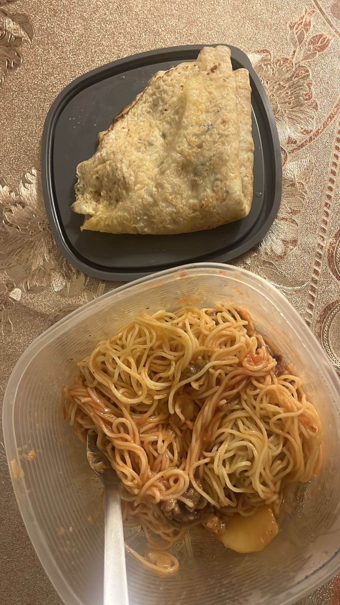Spaghetti and stuffed crepe