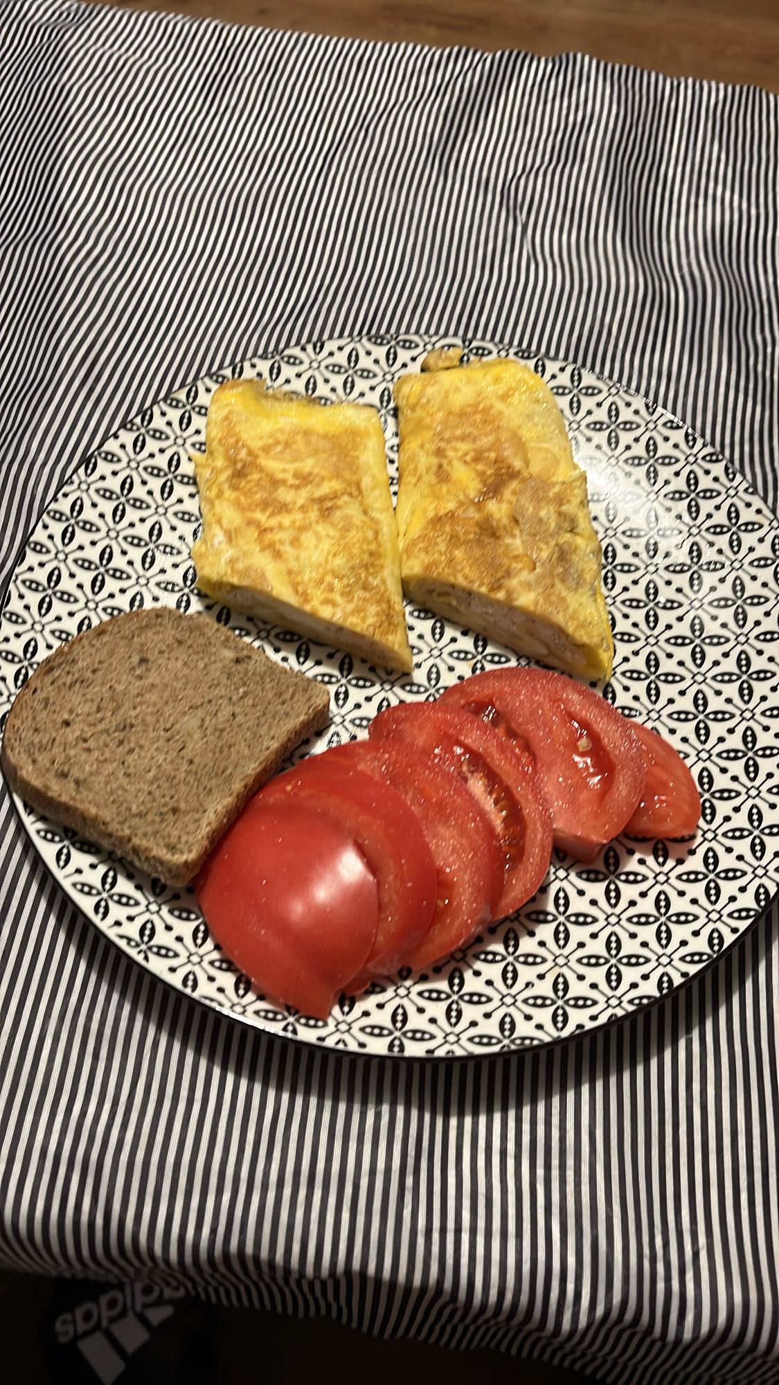 Омлет с домати и хляб