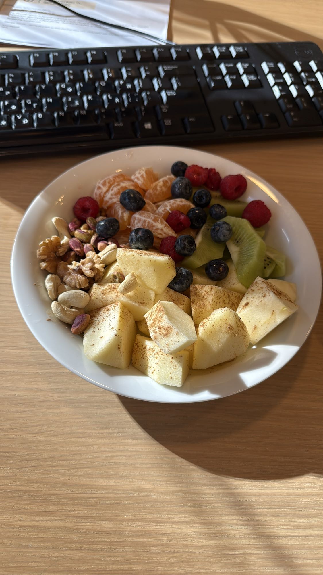 Φρουτοσαλάτα με ξηρούς καρπούς